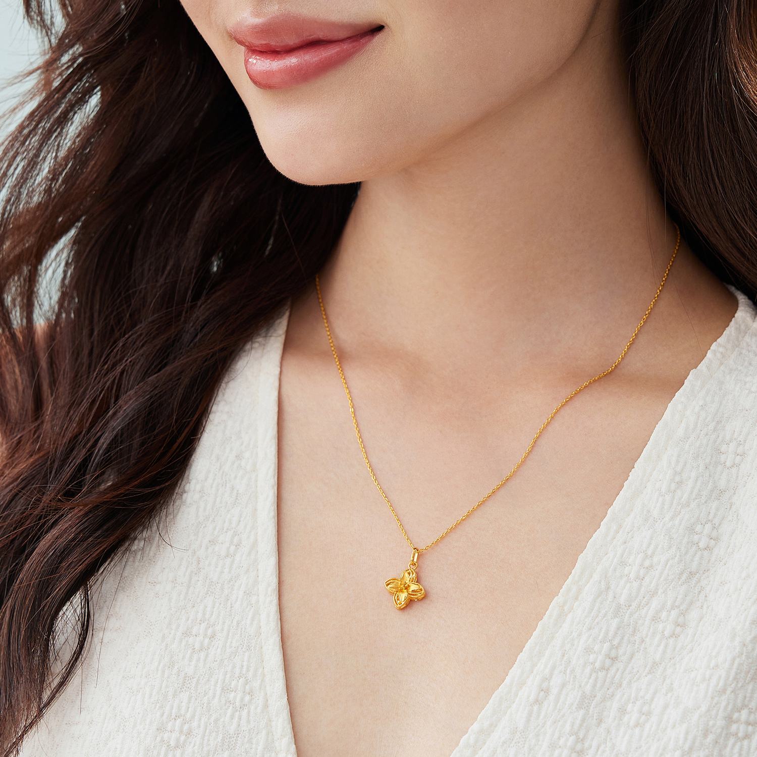 【店庆特惠】六福珠宝清新小花黄金吊坠桃花足金四叶花樱花挂坠计价GJG0146DS童心3