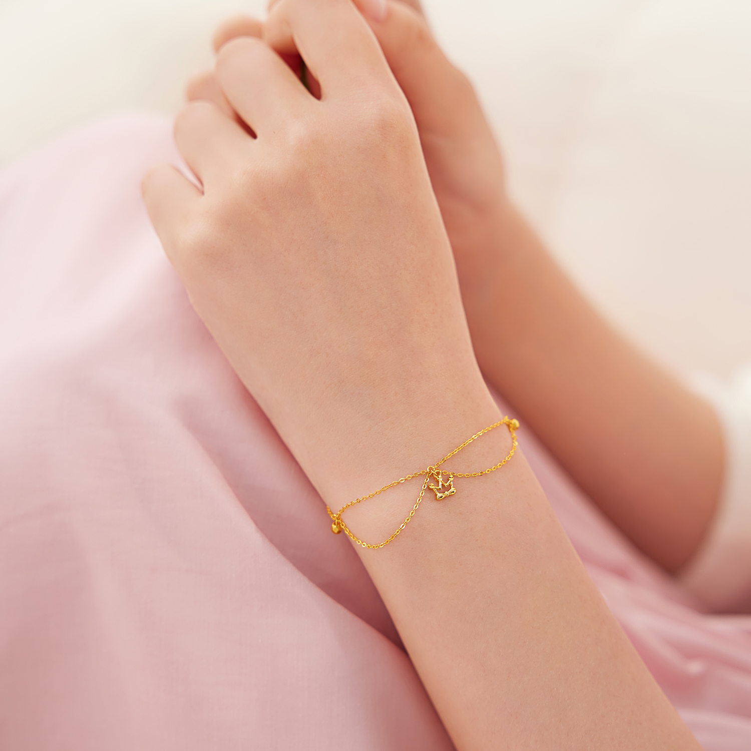 六福珠宝仙女小金珠黄金手链女款双层手链足金挂坠计价GJG0167DS