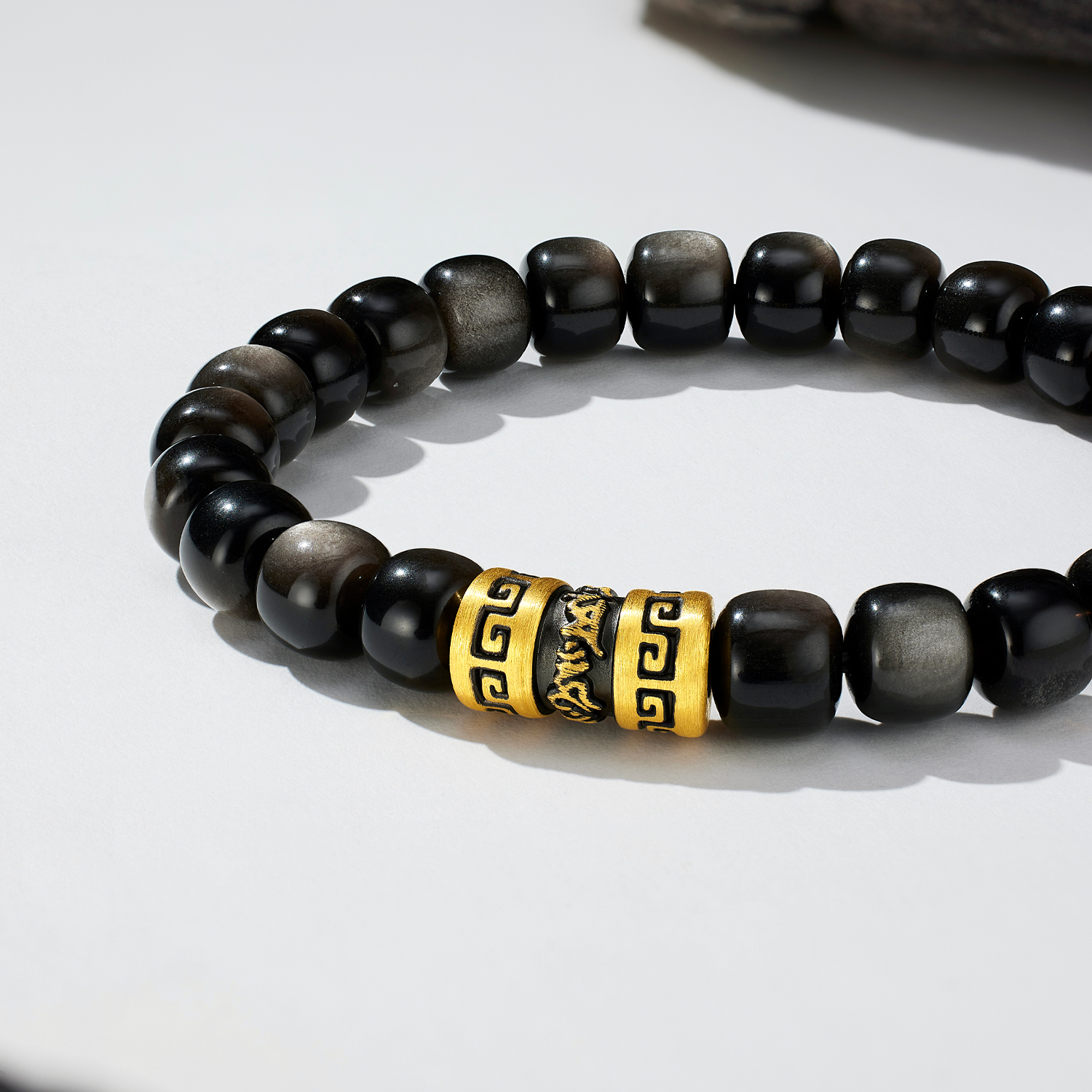 六福珠宝六字真言黄金手链男士款电黑转运珠黑曜岩手串A01A0036DS