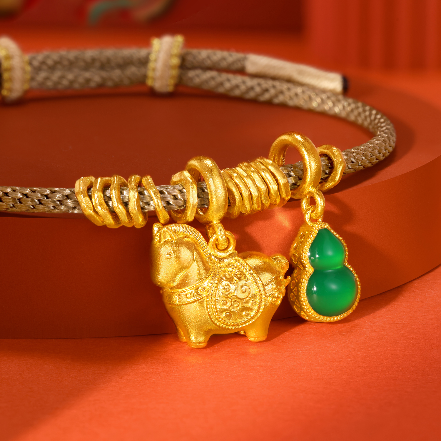 六福珠宝福满传家马上享福黄金手链唐马生肖葫芦手绳计价033031BA