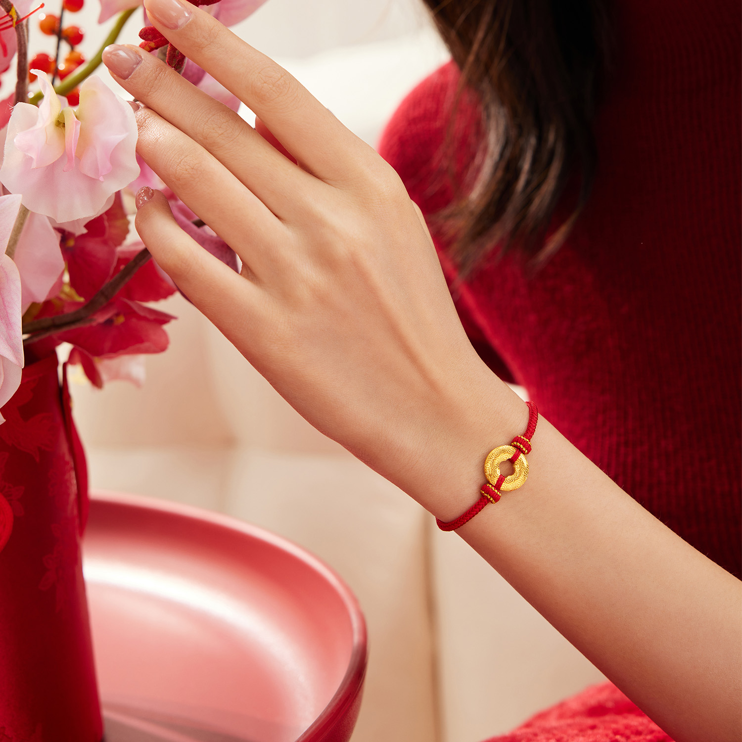 六福珠宝祥云平安扣黄金挂坠手绳男女款编织5D硬金手链ERA0003DS