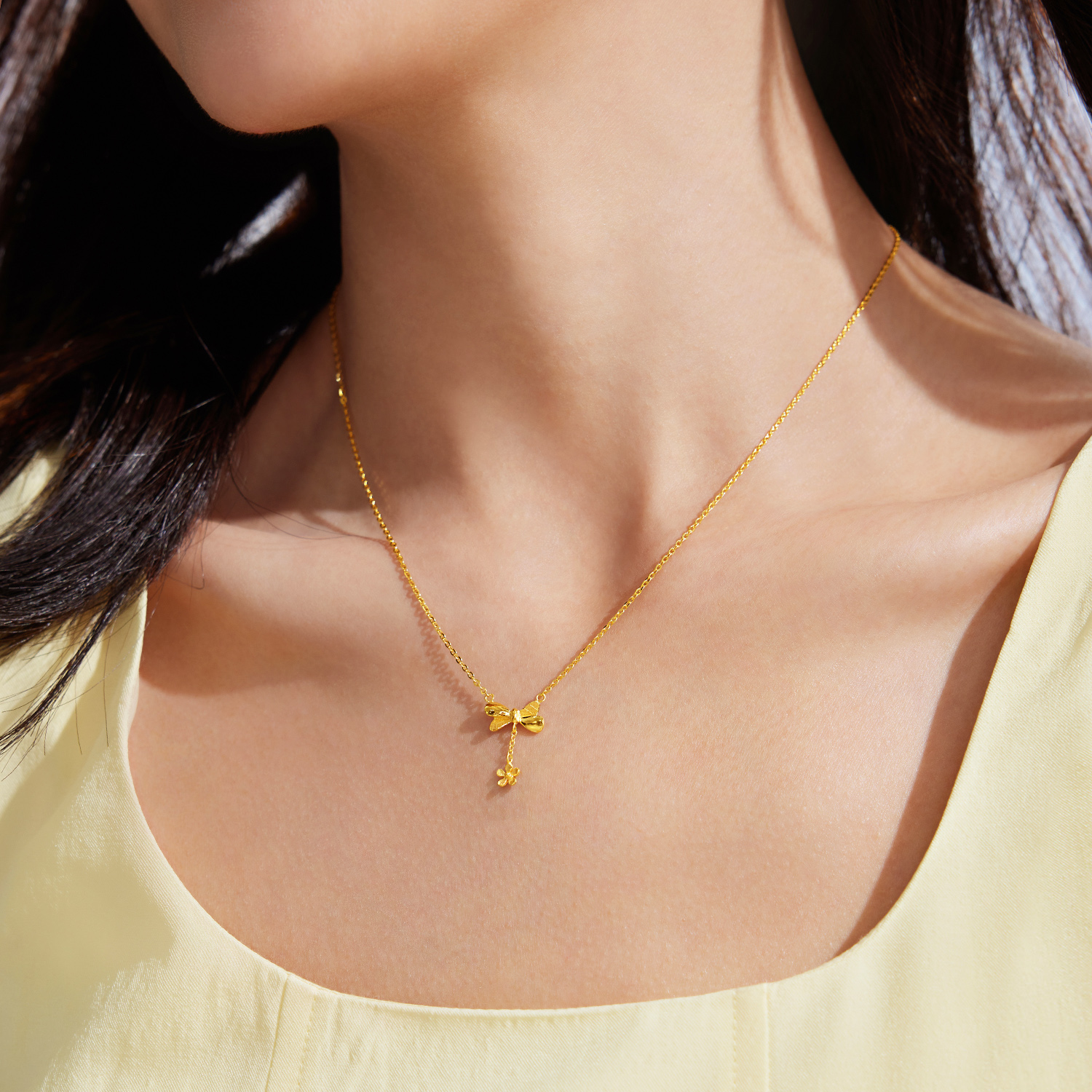 六福珠宝金饰魅力蝶恋兰姿黄金项链吊坠女金套链含坠计价HXG30086