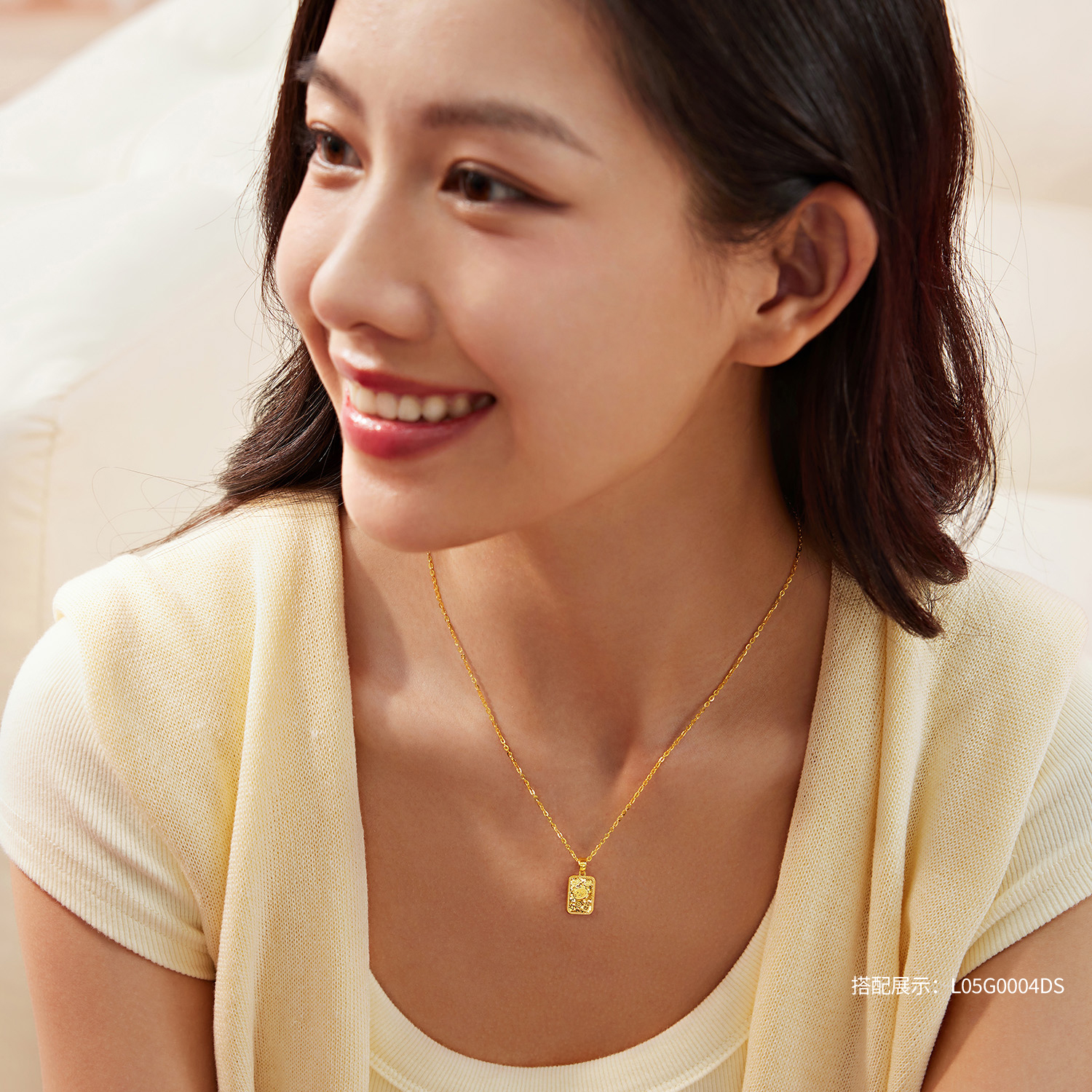 【店庆特惠】六福珠宝吉言金方牌黄金吊坠女碎碎冰足金挂坠送礼计价L25G0007DS