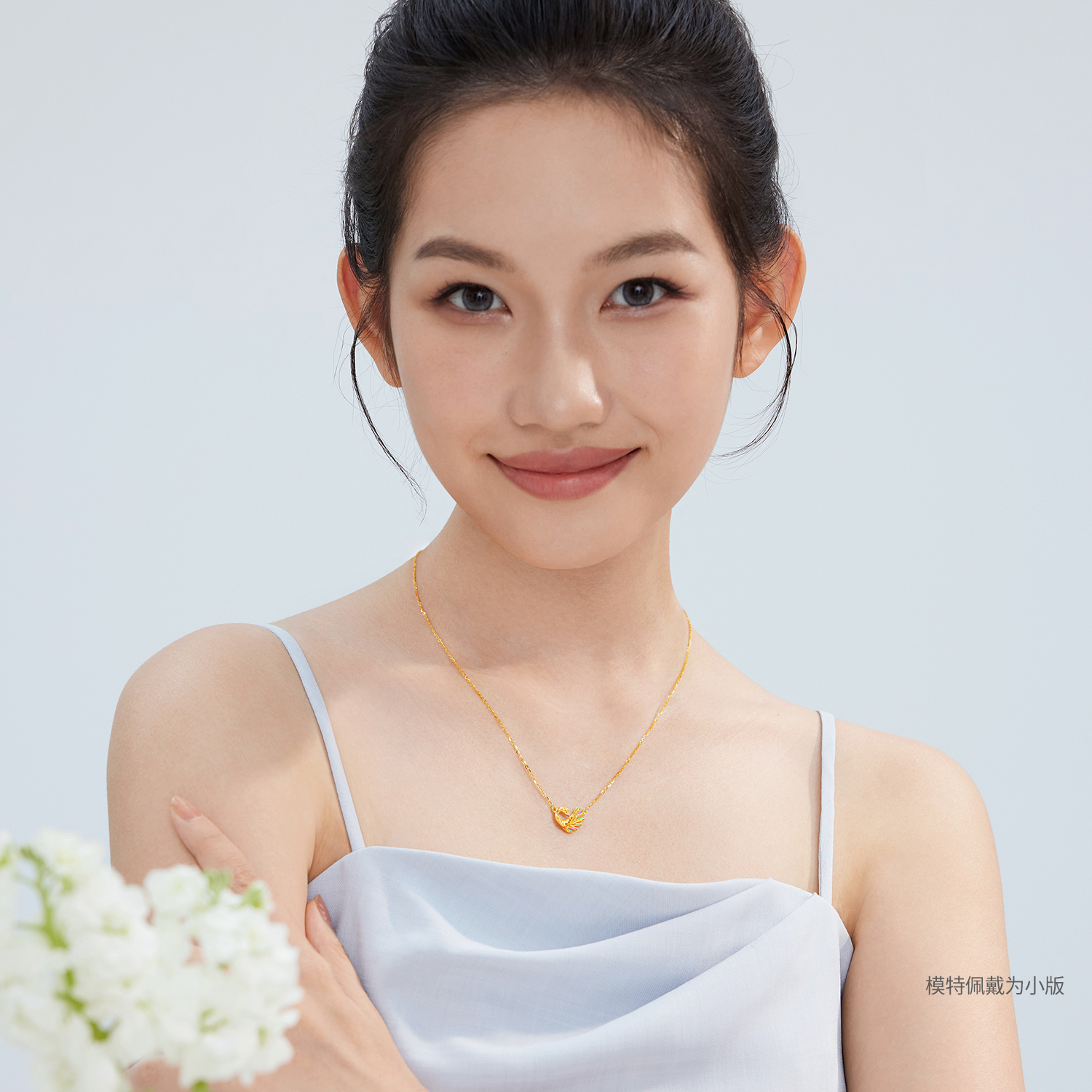 六福珠宝成毅同款冰·钻心动天鹅黄金项链女款闪耀5G炫彩足金首饰035545NA新品113