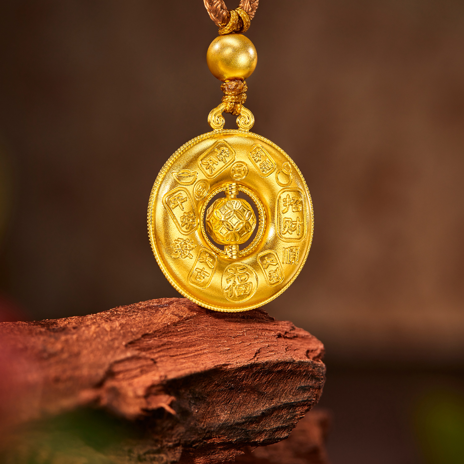 【店庆特惠】六福珠宝福满传家平安扣黄金项链吊坠吉言金铜钱珠计价L05G0006DS