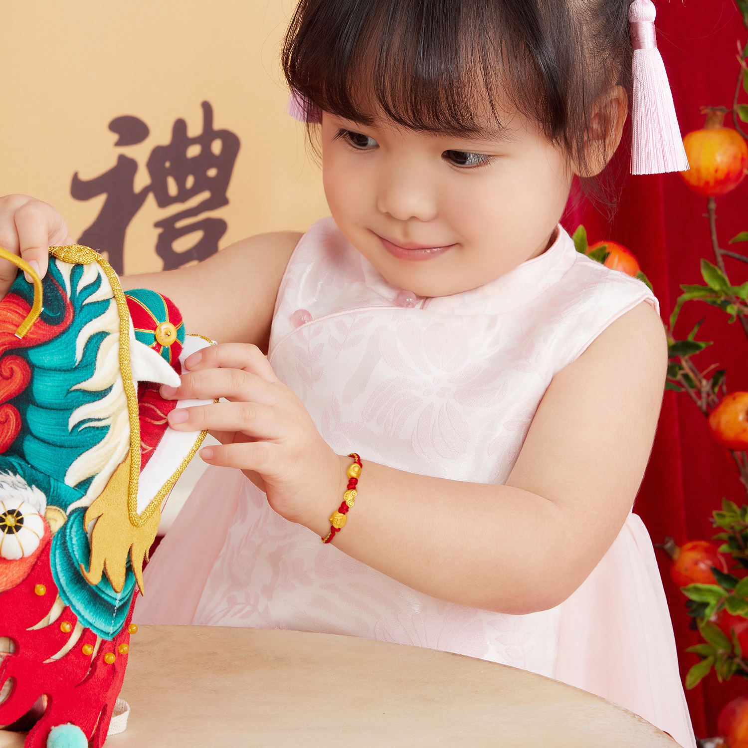 六福珠宝金银满屋黄金手链宝宝儿童红绳转运珠满月送礼L11A0013DS