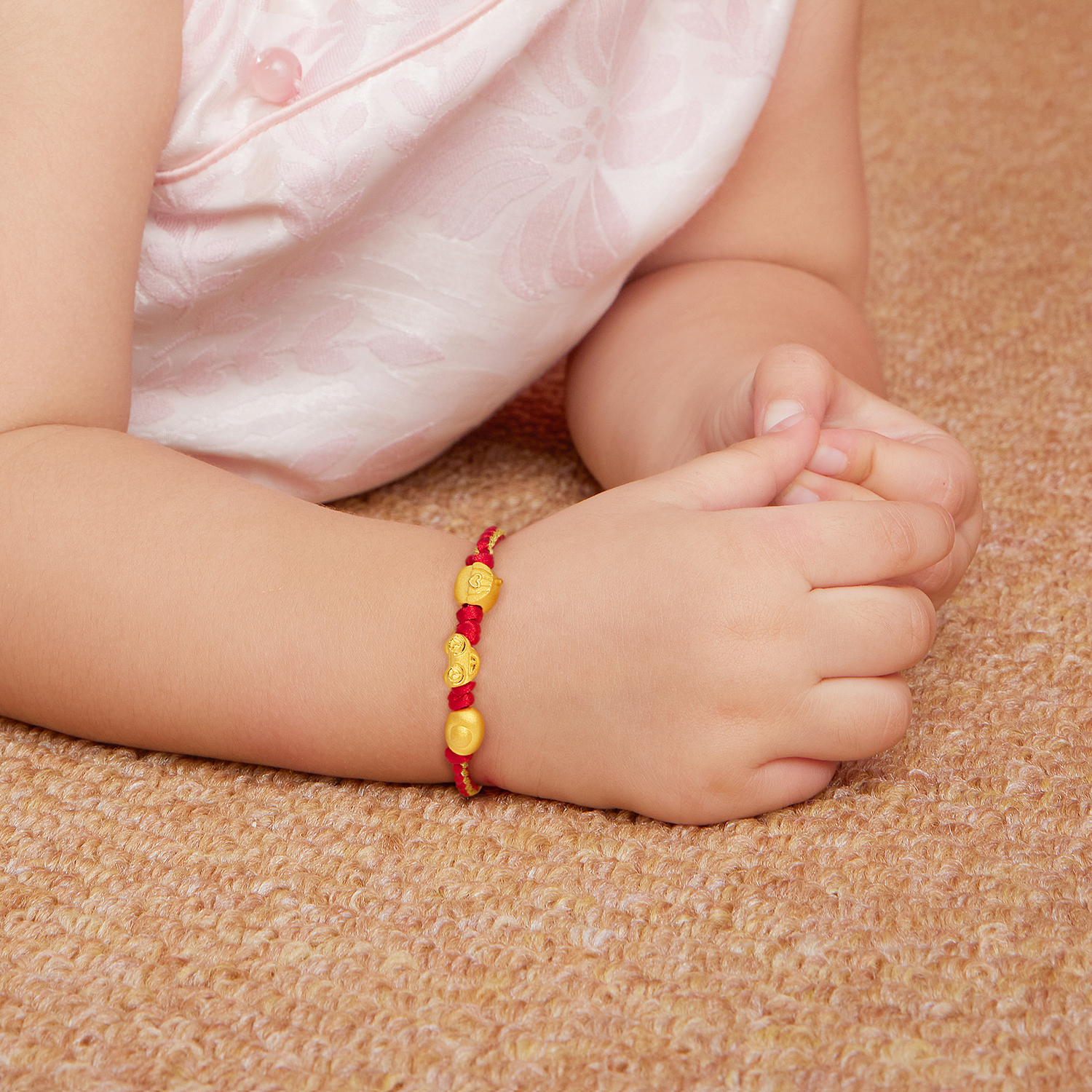 六福珠宝金银满屋黄金手链宝宝儿童红绳转运珠满月送礼L11A0013DS