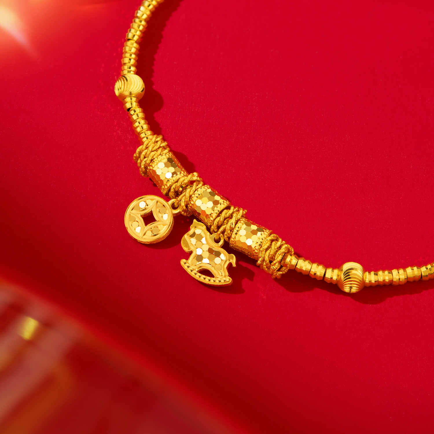 六福珠宝光影金马上有钱生肖马盘缠金手链计价036585ba新品127年货