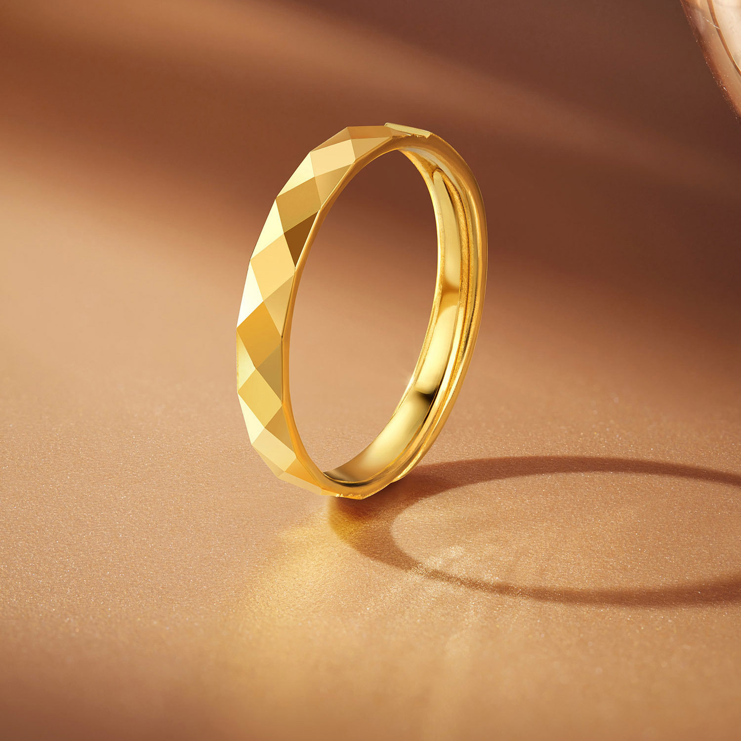 【店庆特惠】六福珠宝菱格纹黄金戒指男女时尚实心足金情侣对戒计价L07G0005DS