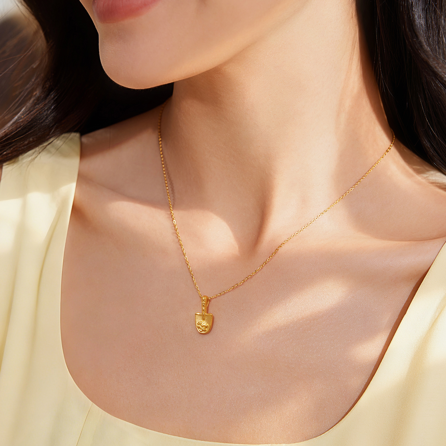 六福珠宝长乐永安金铲子黄金吊坠女款5D硬金挂坠首饰礼物036822PA