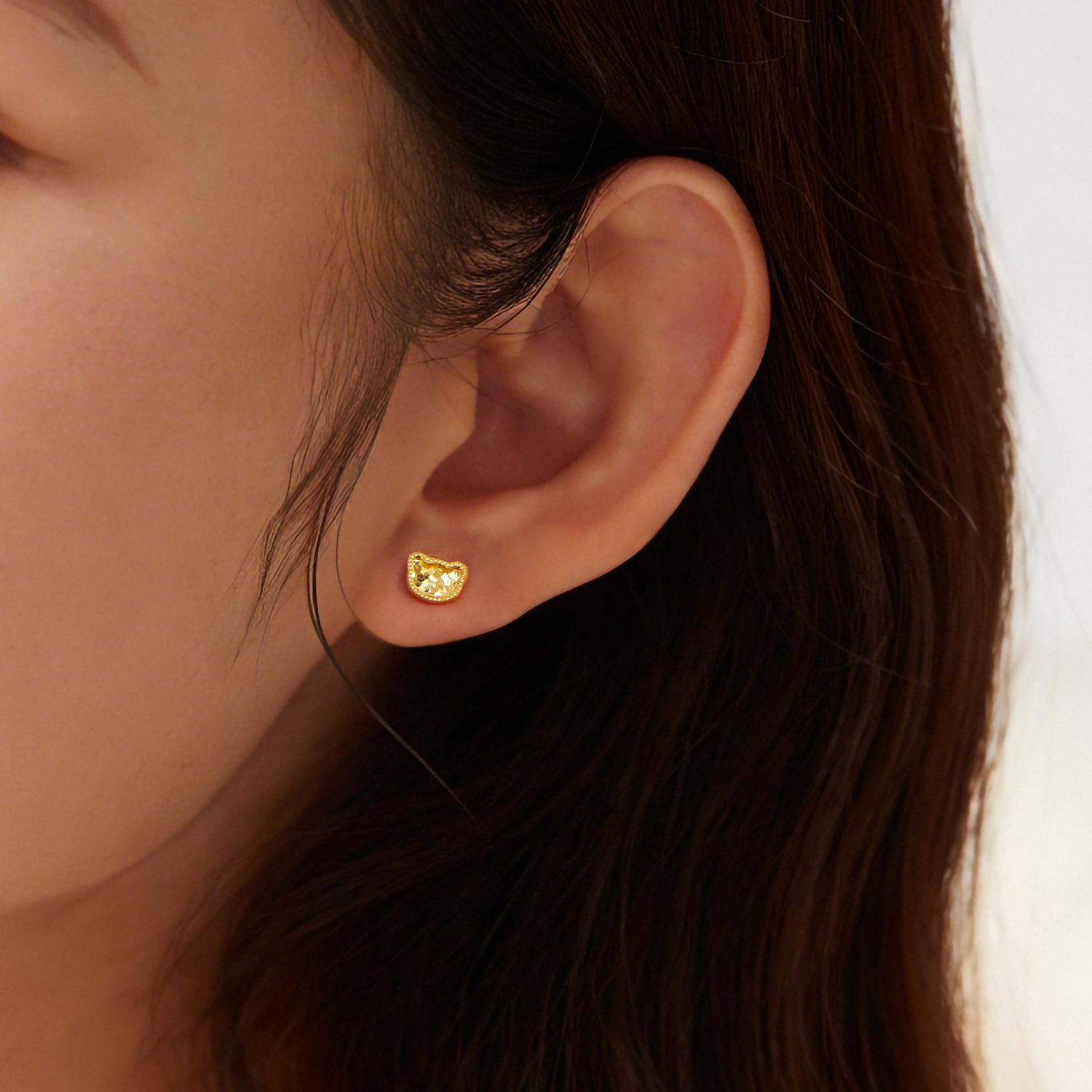 六福珠宝光影金小精致耳钉黄金足金耳钉单只售卖女款GJA0097DS热销新品女神节