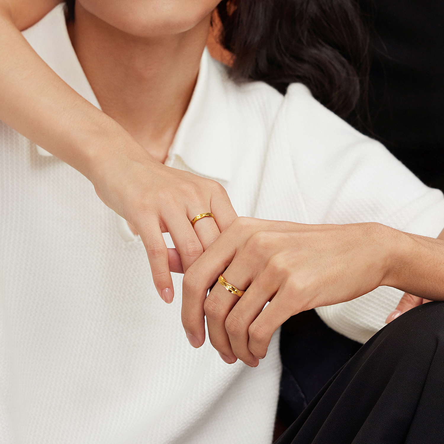 【店庆特惠】六福珠宝爱意绵绵黄金戒指男女款实心闪耀情侣对戒计价G39G0039DS