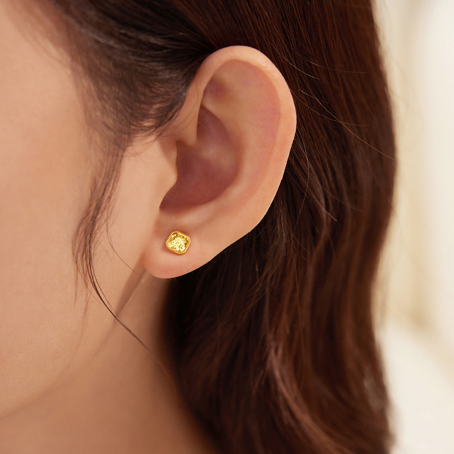 六福珠宝光影金小精致耳钉黄金足金耳钉单只售卖女款GJA0097DS热销新品女神节