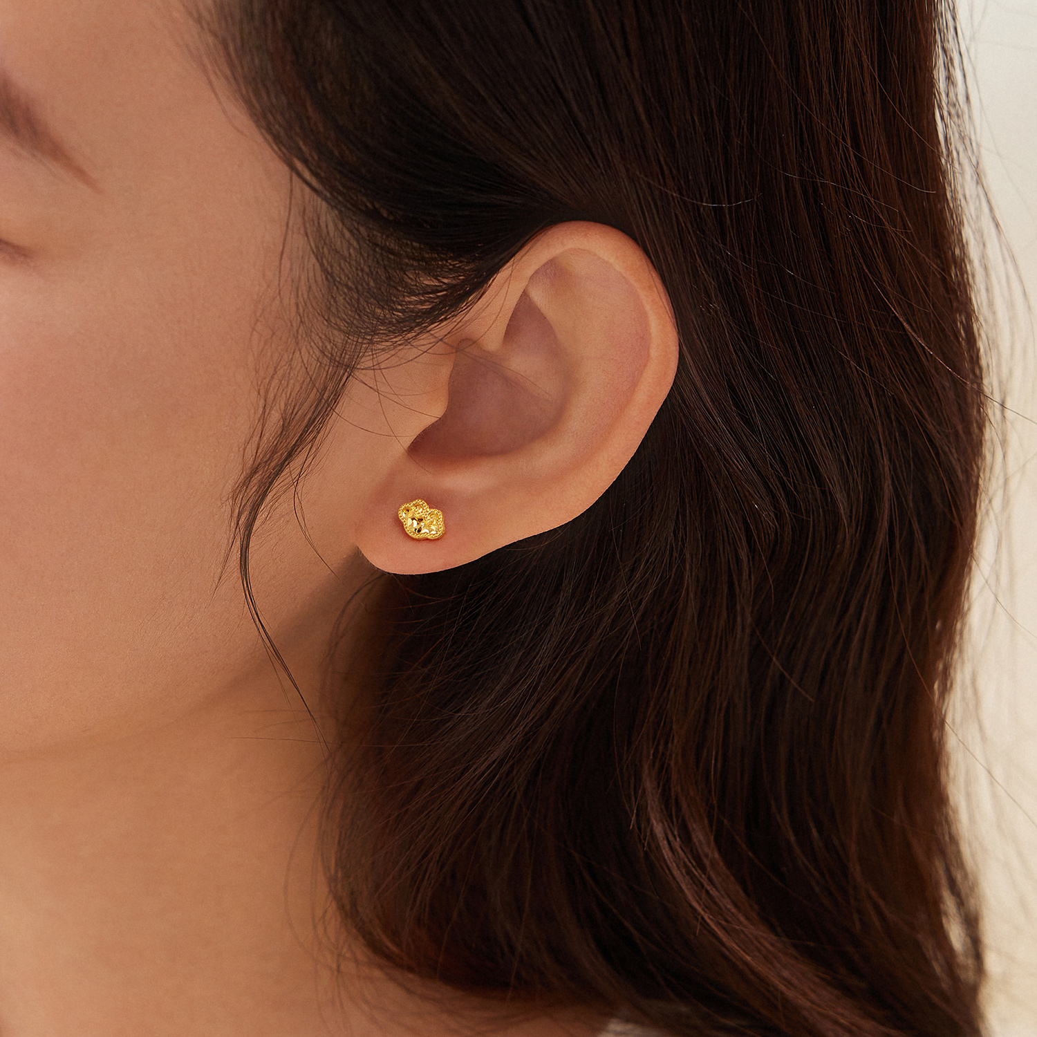 六福珠宝光影金小精致耳钉黄金足金耳钉单只售卖女款GJA0097DS热销新品女神节