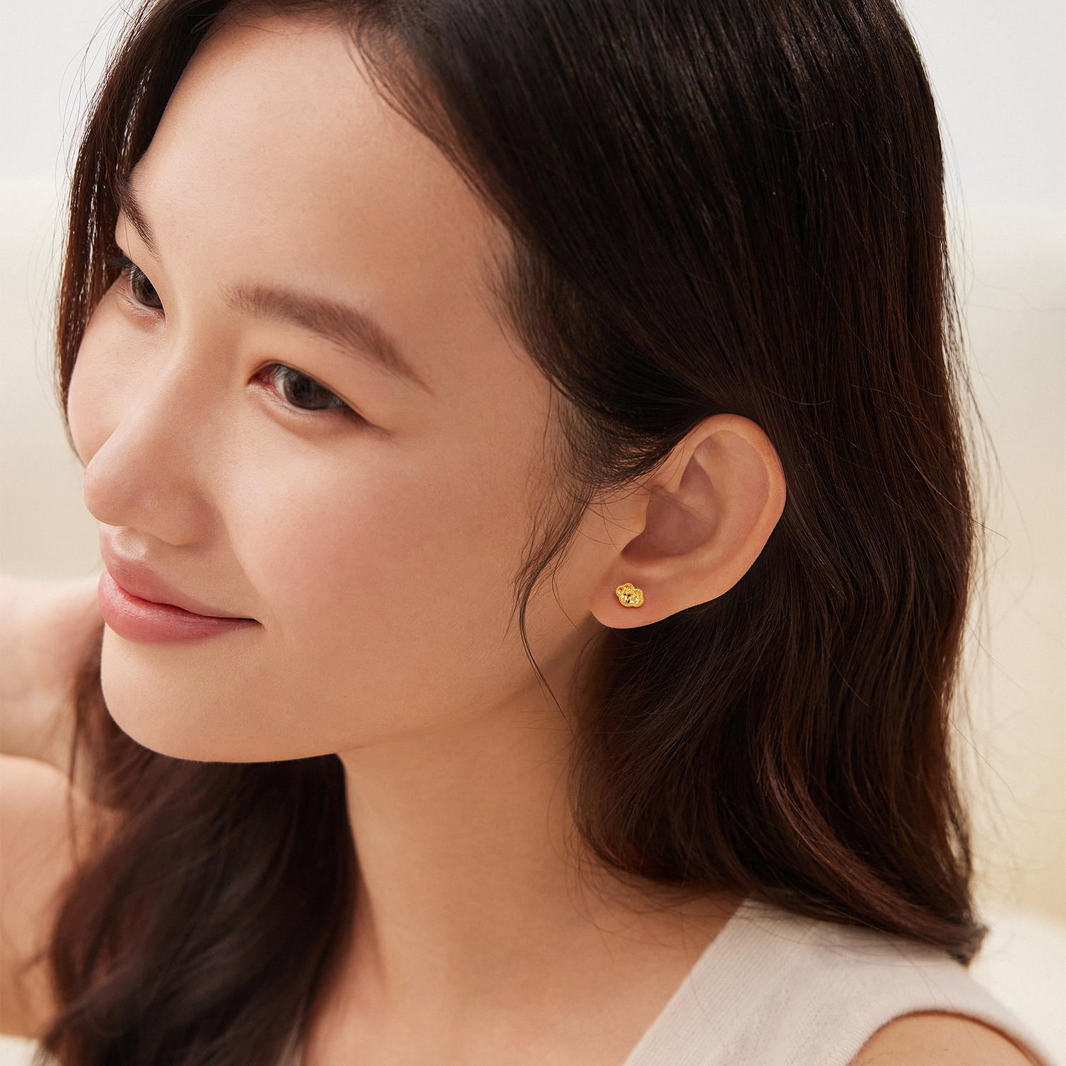 六福珠宝光影金小精致耳钉黄金足金耳钉单只售卖女款GJA0097DS热销新品女神节