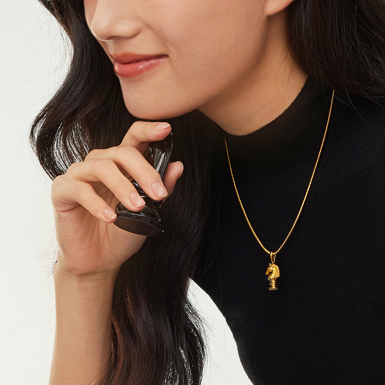 六福珠宝国际象棋黑马棋子黄金吊坠电黑手工拉丝生肖马HEA0011DS