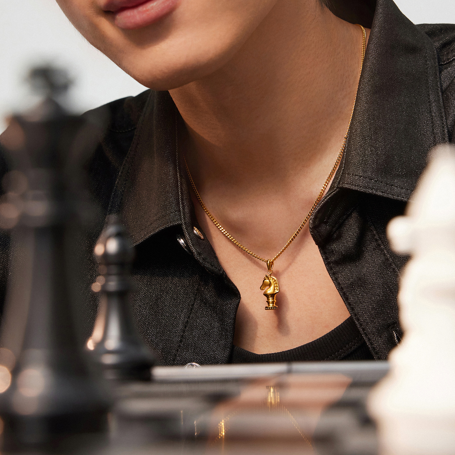 六福珠宝国际象棋黑马棋子黄金吊坠电黑手工拉丝生肖马HEA0011DS