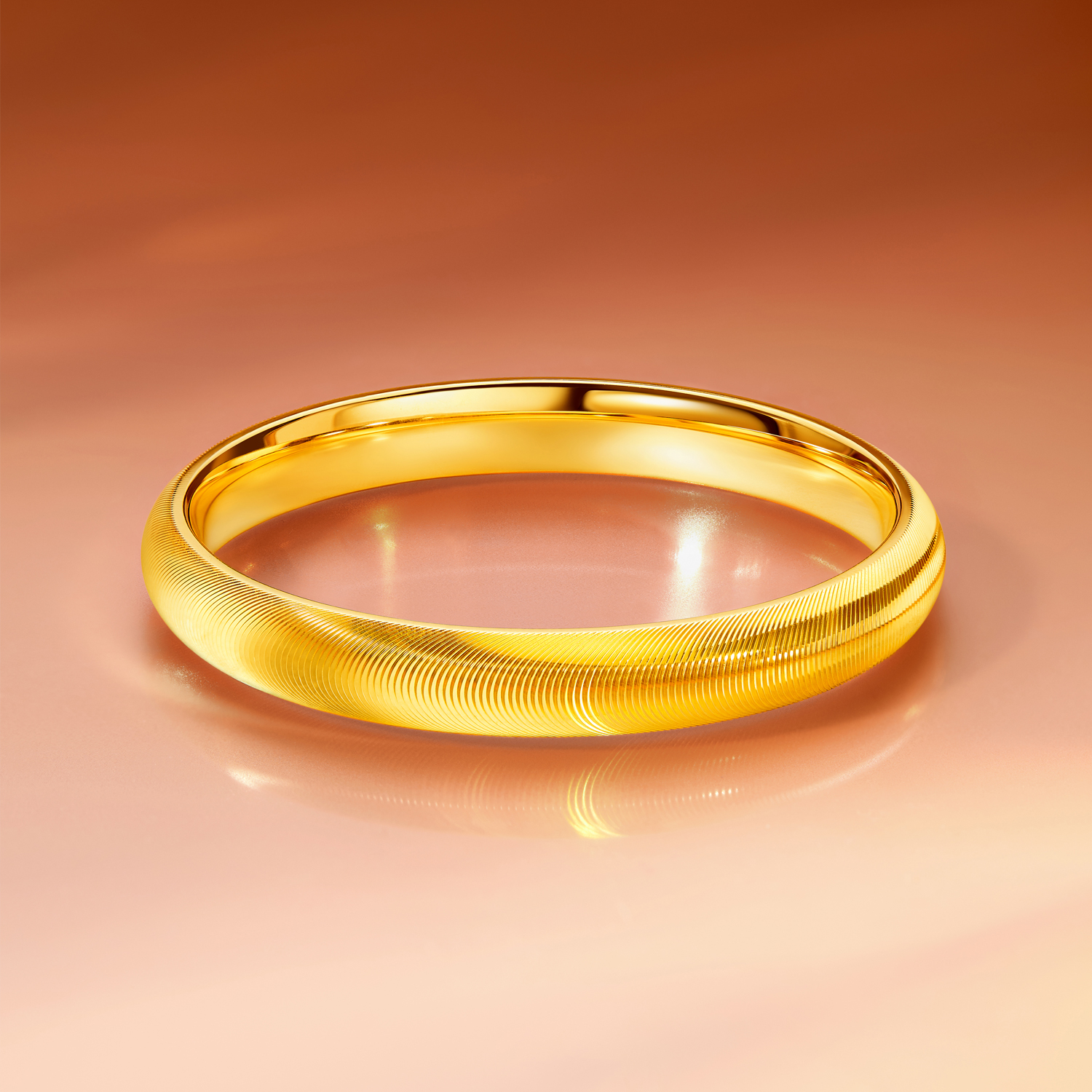 【店庆特惠】六福珠宝泥鳅背猫眼黄金手镯女款宽面素圈足金镯子计价F21G0046DS