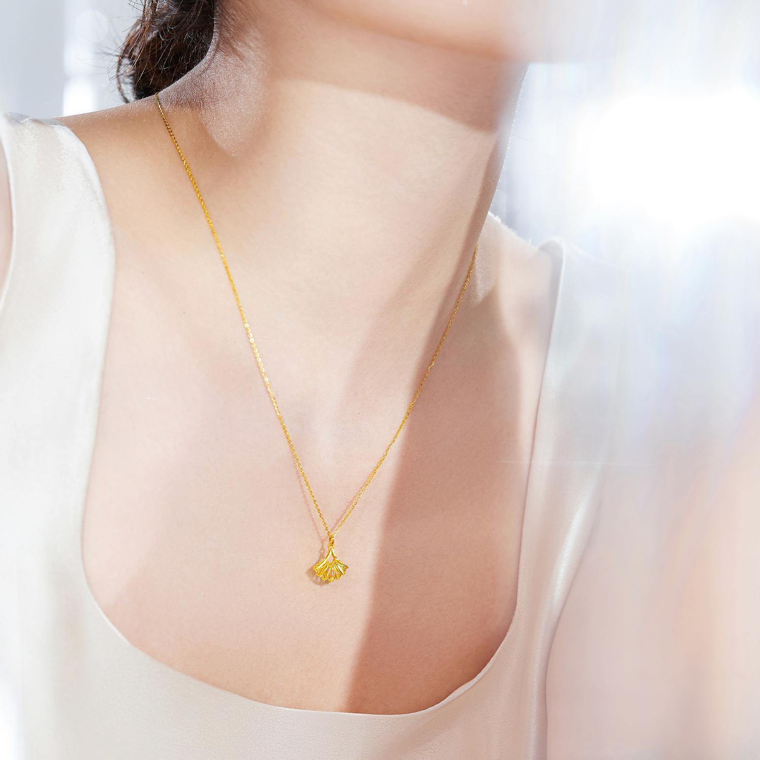 六福珠宝冰·钻舞裙黄金项链女时尚炫彩色足金吊坠套链GJA0031DS情人节