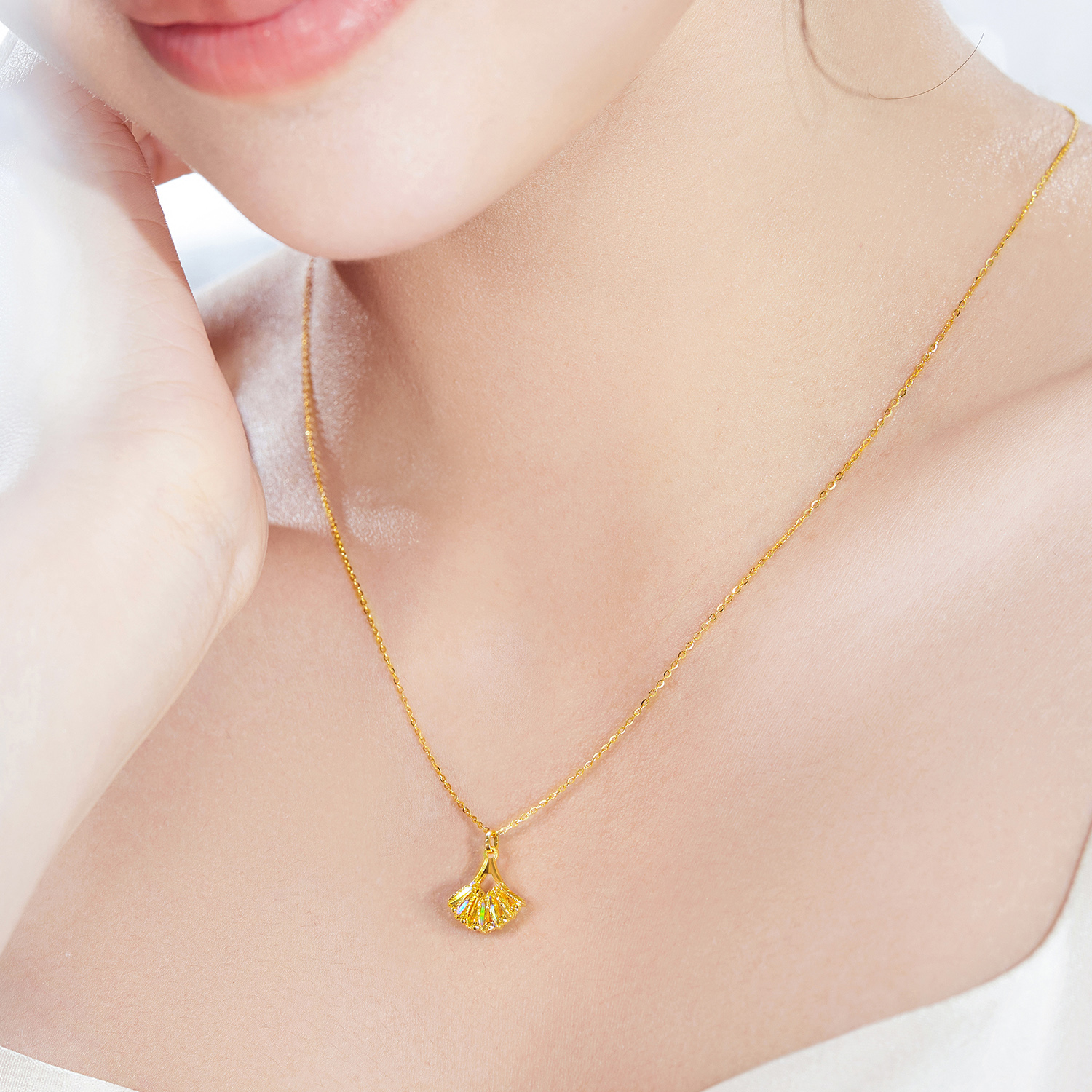 六福珠宝冰·钻舞裙黄金项链女时尚炫彩色足金吊坠套链GJA0031DS情人节