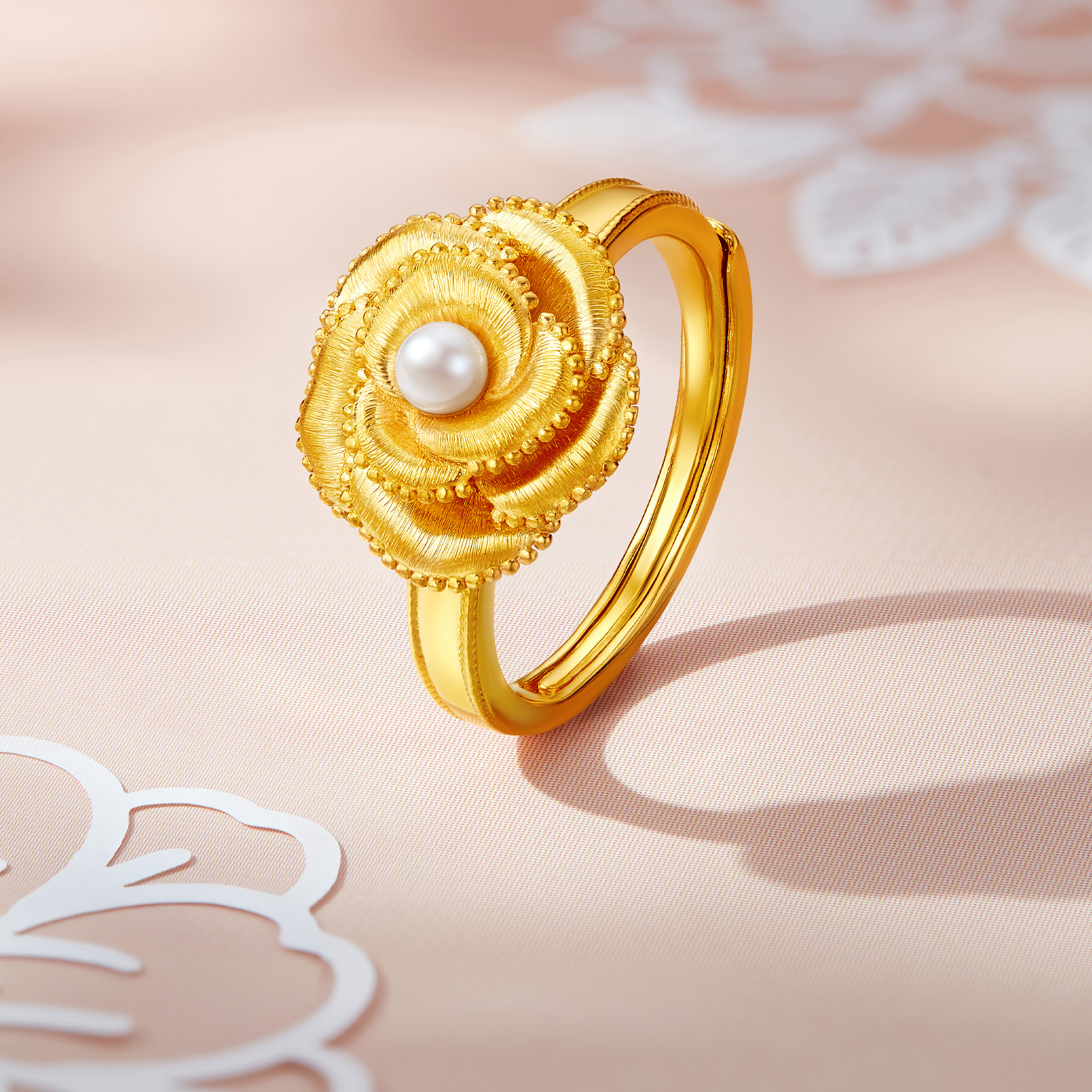 六福珠宝光影金山茶花黄金戒指实心手工拉丝珍珠首饰计价036160ra专享折扣