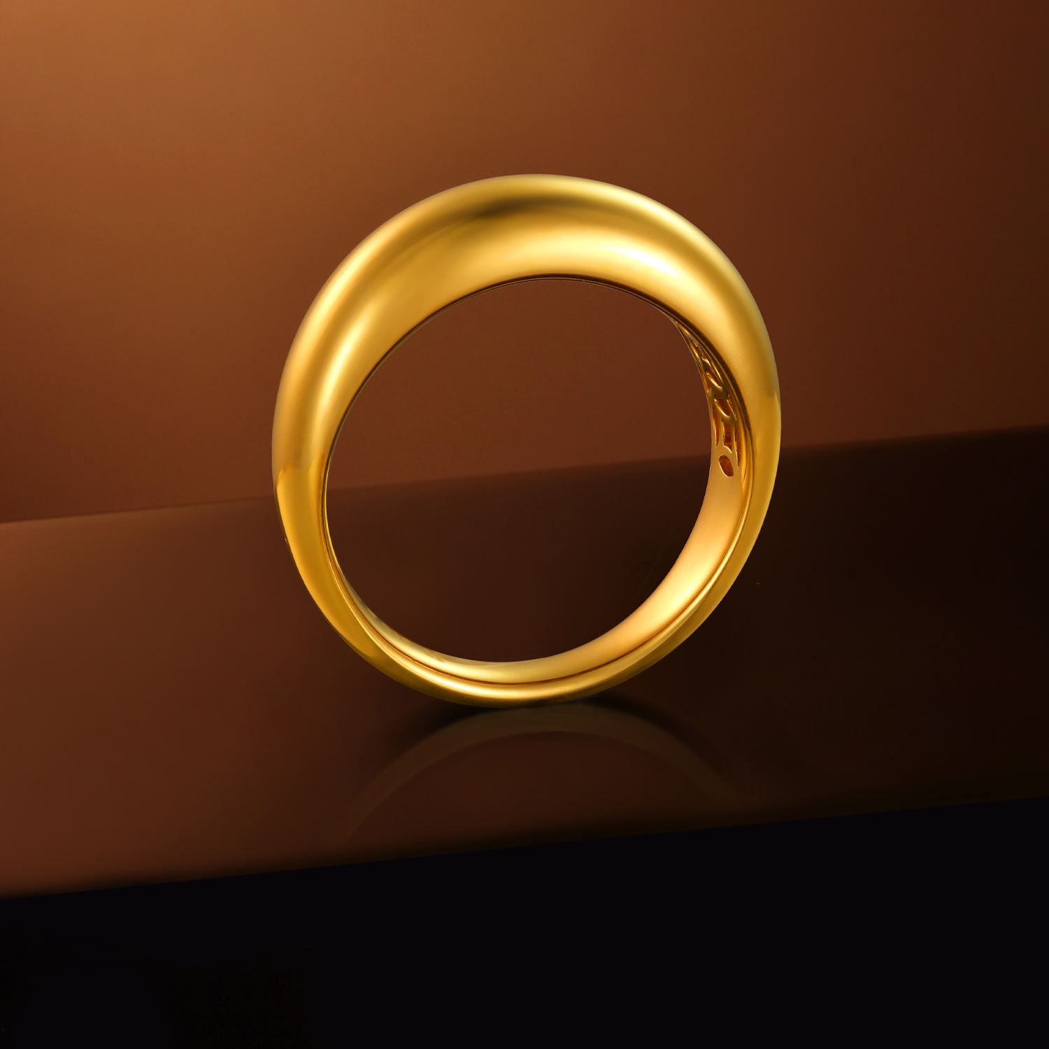 【店庆特惠】六福珠宝光影金海豚背黄金戒指女简约5G素圈足金首饰计价037412ca【视频看货】