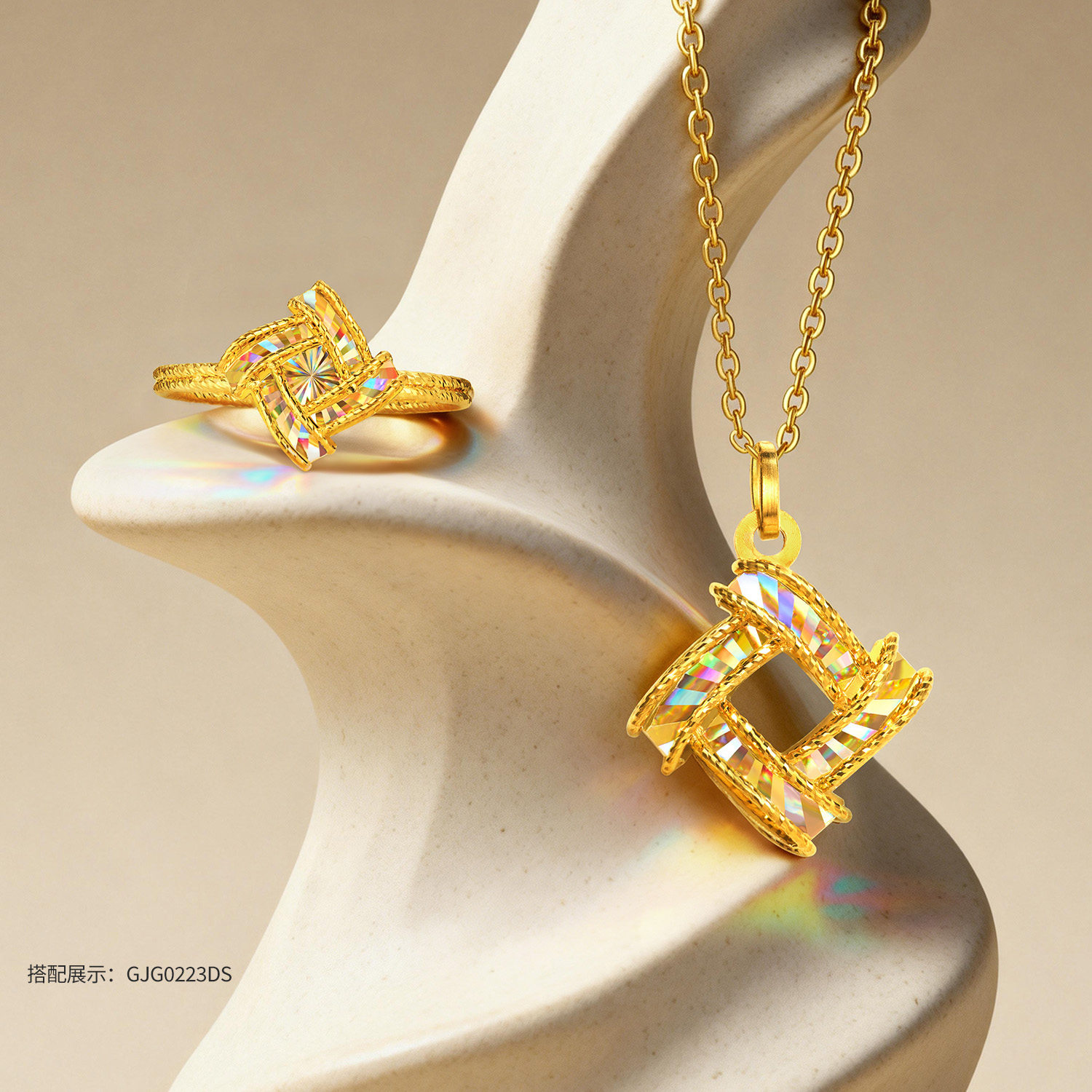 【店庆特惠】六福珠宝光影金炫动时空黄金项链女5G炫彩足金吊坠计价GJG0224DS