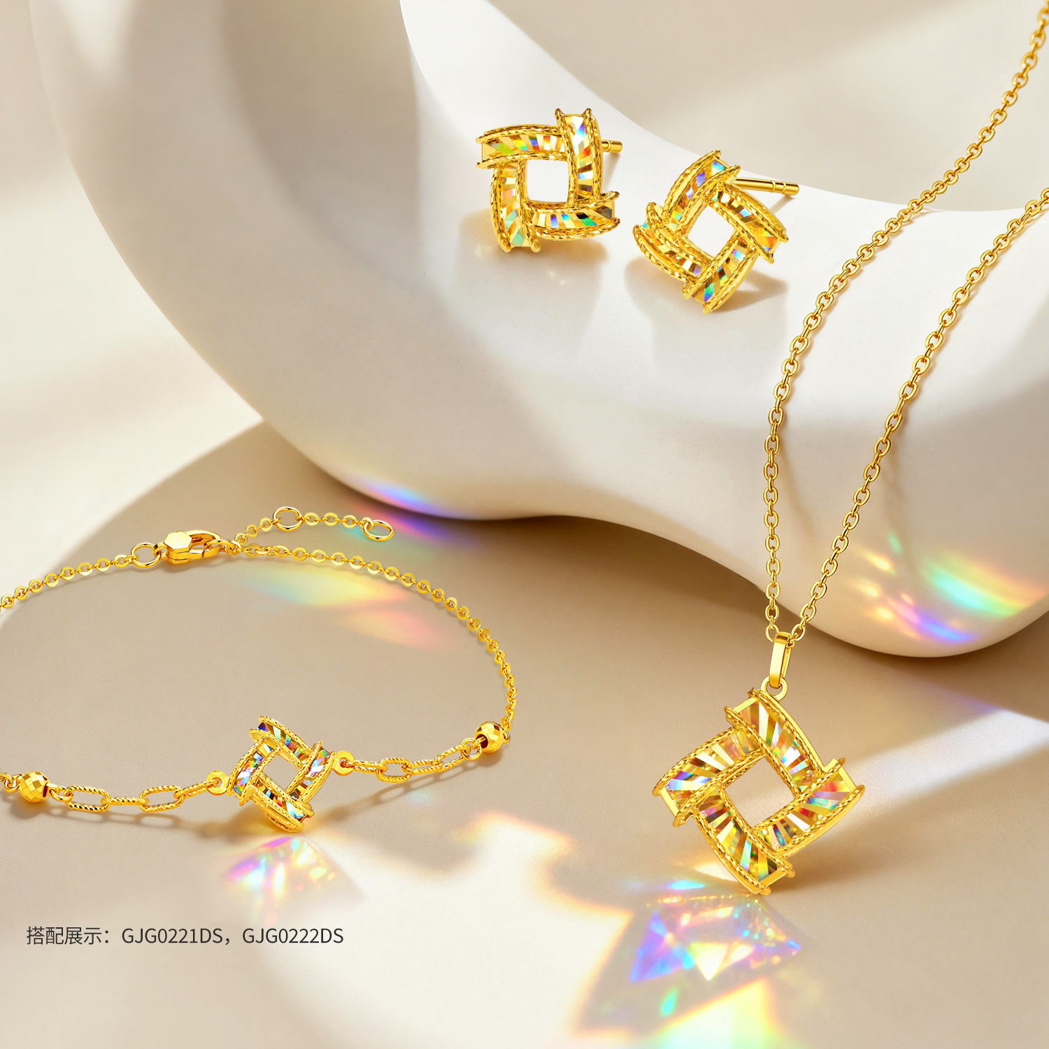 六福珠宝光影金炫动时空黄金耳钉几何方形炫彩耳环耳钉计价GJG0180DS热销新品炫动1专享特惠