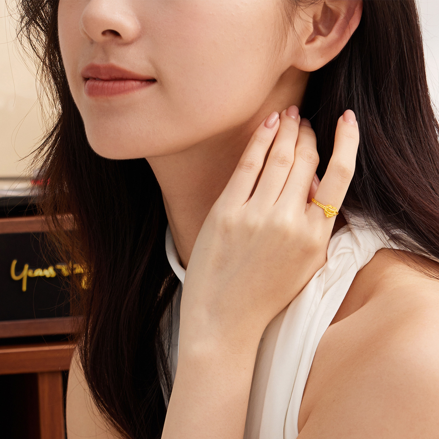 【店庆特惠】六福珠宝光影金小爱心黄金戒指女款手工编织5G足金计价GJG0185DS