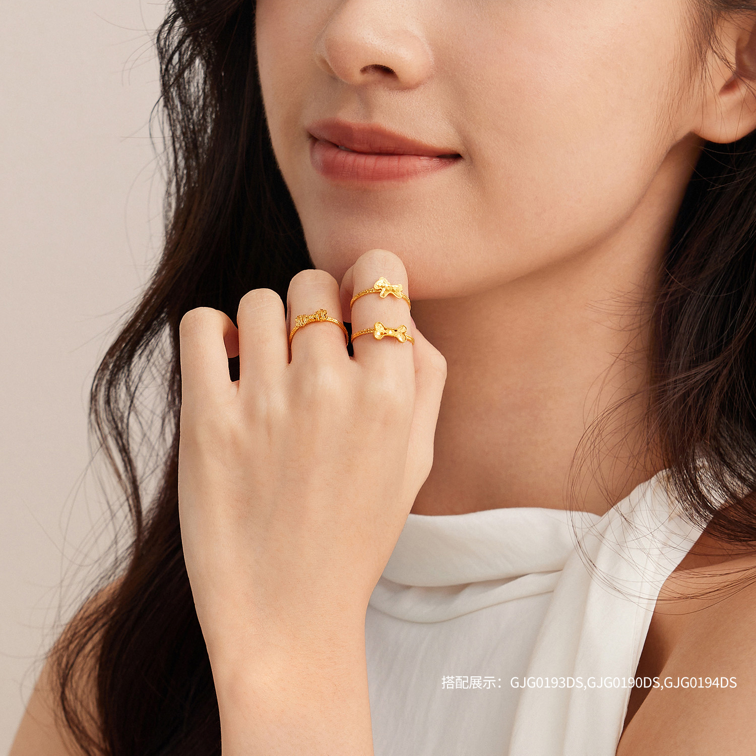 六福珠宝光影金小骨头黄金戒指女手工编织5G蜂巢纹计价GJG0190DS