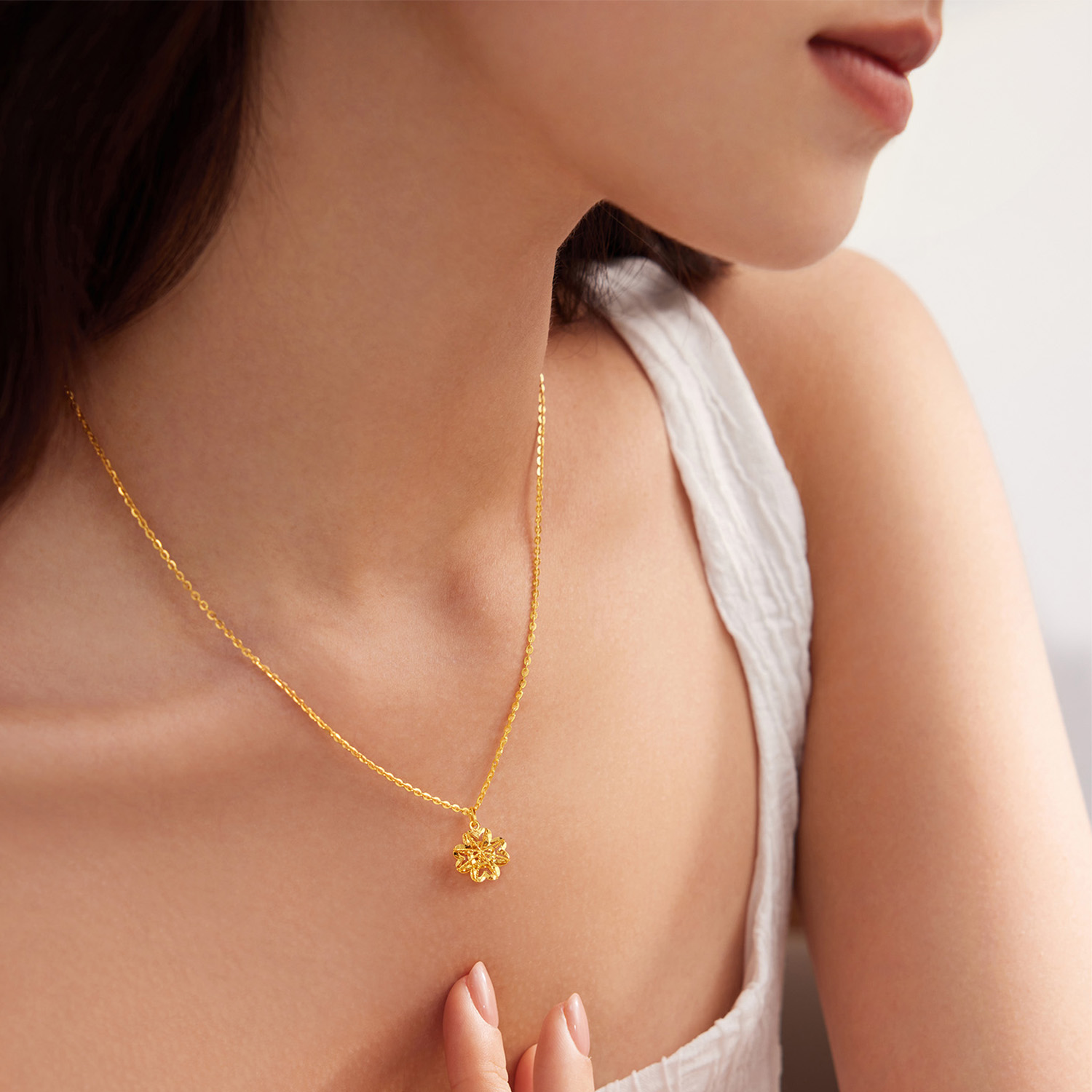 六福珠宝光影金四叶草黄金项链手工编织小风车套链计价GJG0196DS