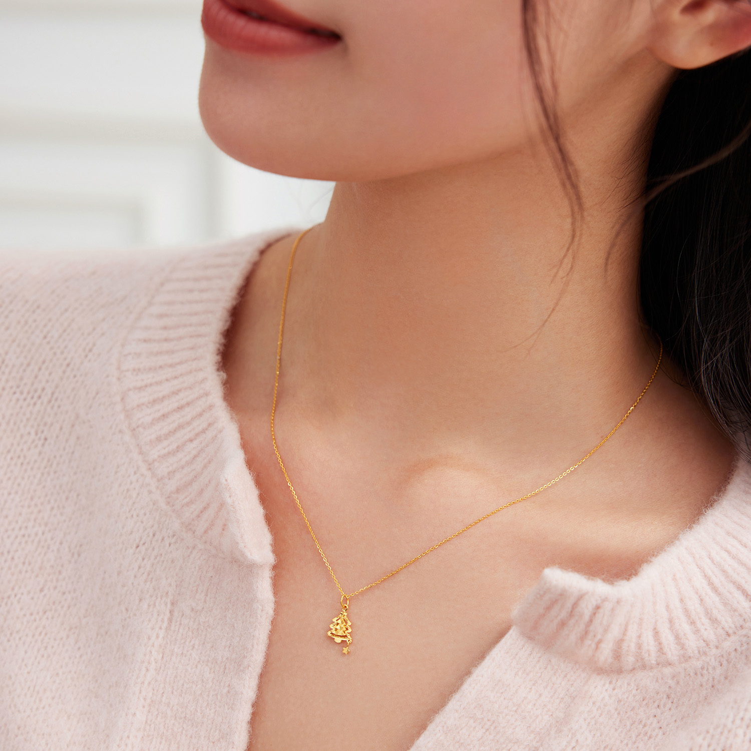 六福珠宝光影金熠光黄金吊坠女款足金蝴蝶计价GMG0003DS热销新品惊喜2女神节互动