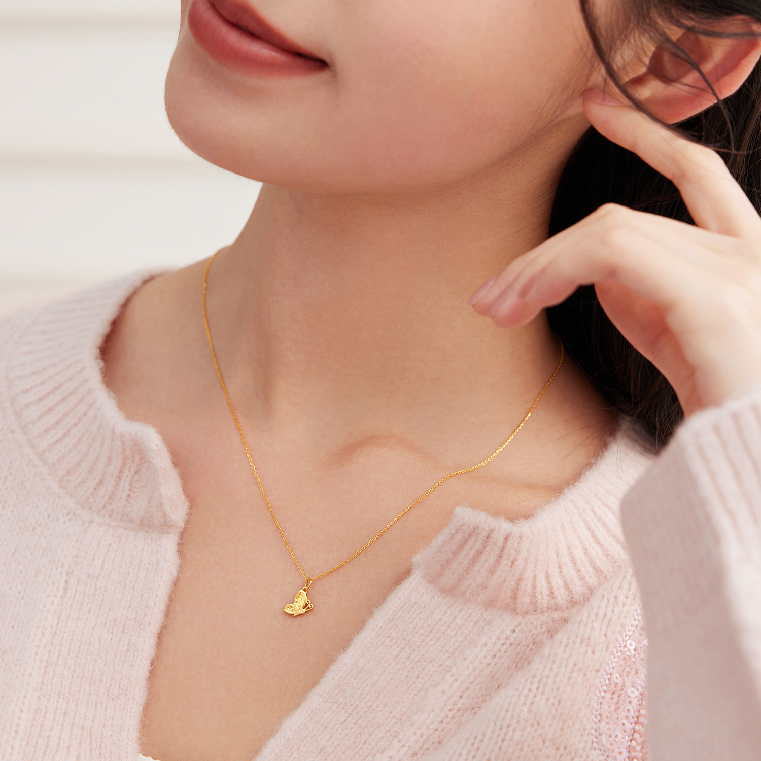 六福珠宝光影金熠光黄金吊坠女款足金蝴蝶计价GMG0003DS热销新品惊喜2女神节互动