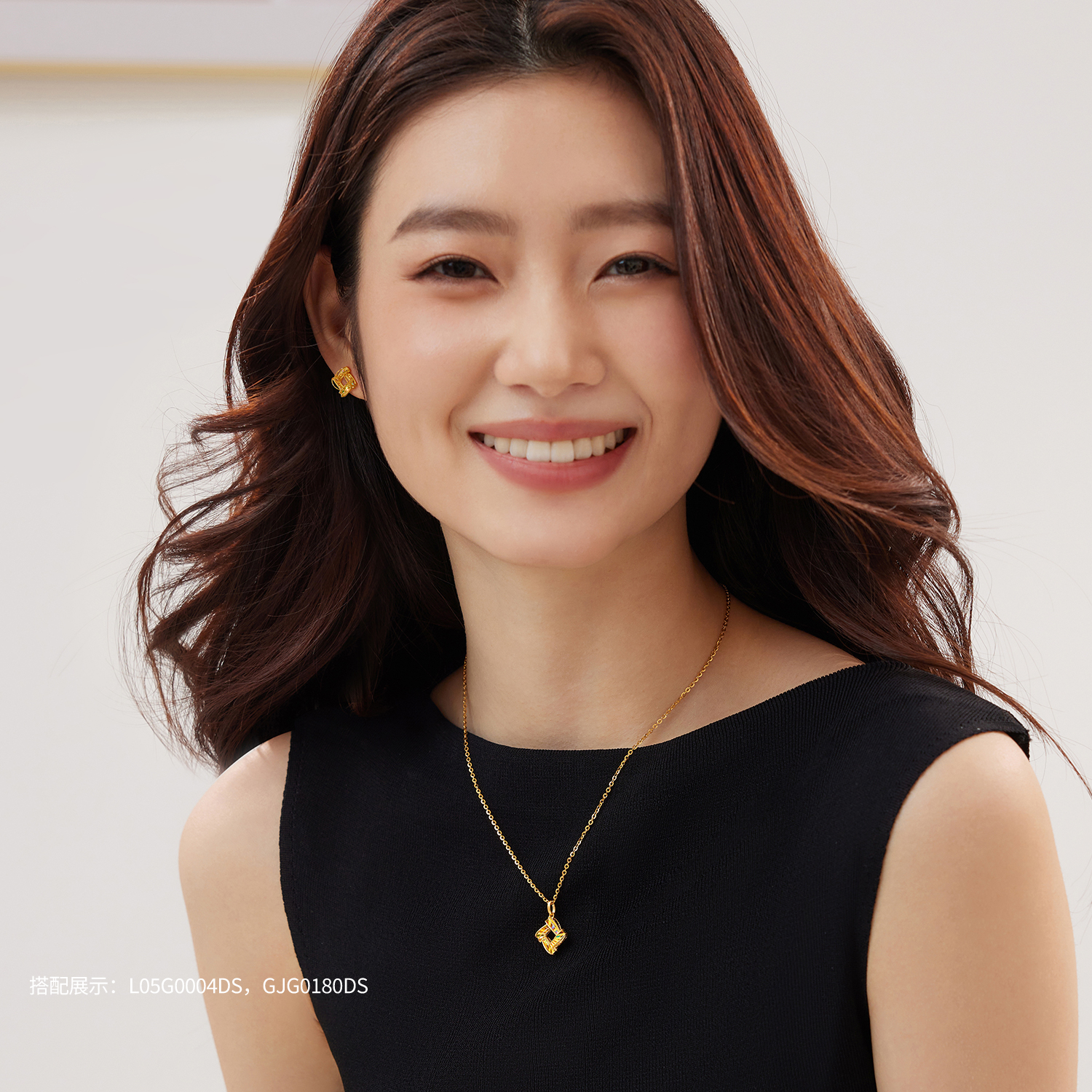 六福珠宝光影金炫动时空黄金吊坠女5G炫彩足金挂坠计价GJG0221DS