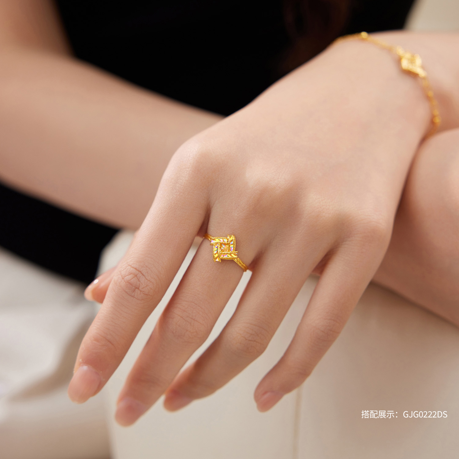 六福珠宝光影金炫动时空黄金戒指实心炫彩手工编织计价GJG0223DS