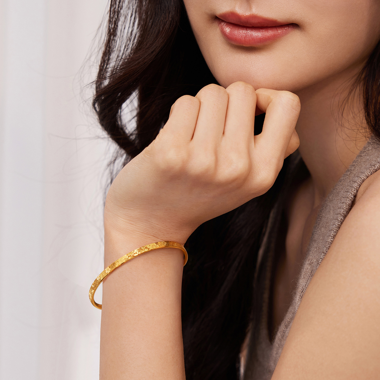 六福珠宝碎碎冰樱花黄金手镯女时尚5D硬金镯子首饰计价F63G0114DS新品10