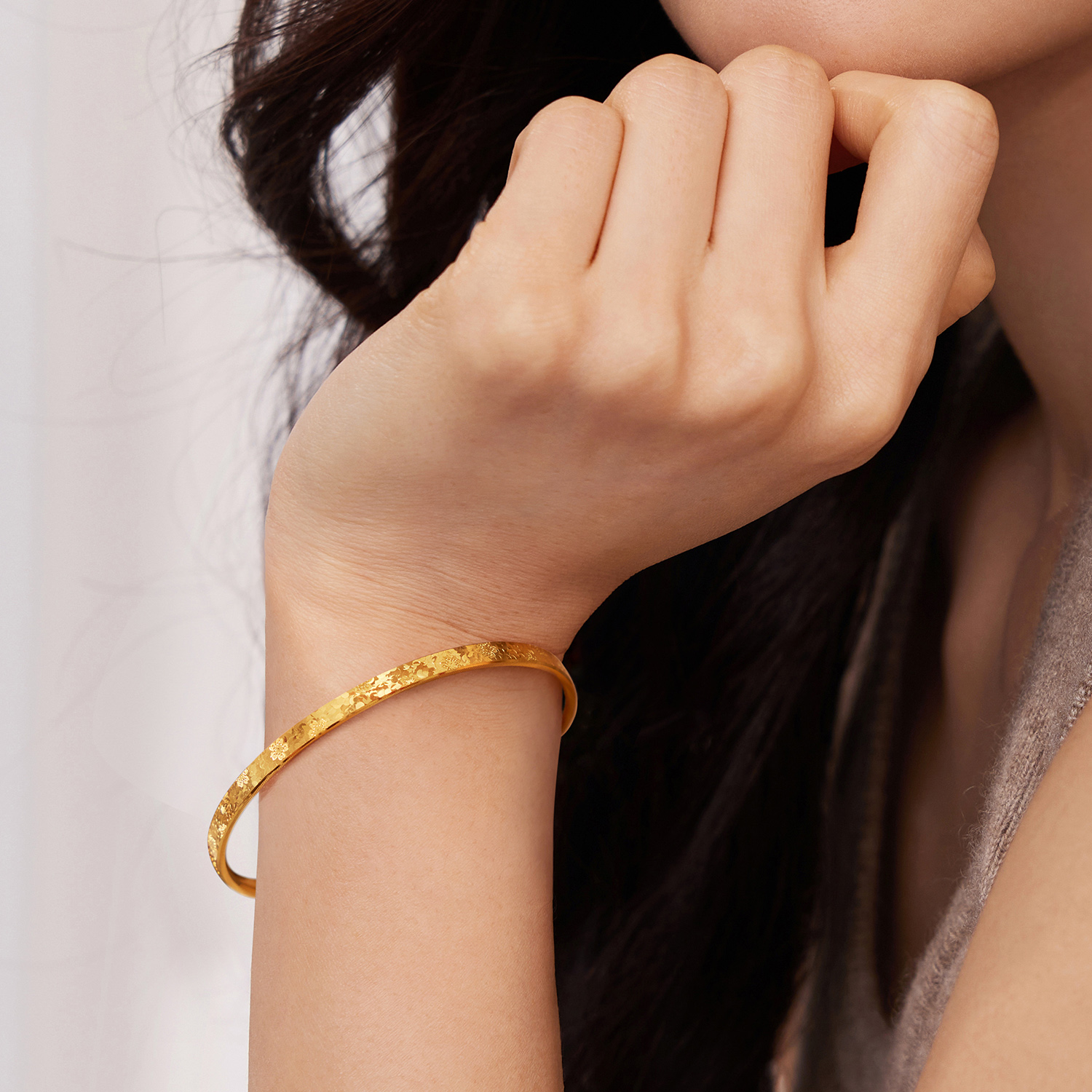 六福珠宝碎碎冰樱花黄金手镯女时尚5D硬金镯子首饰计价F63G0114DS新品10