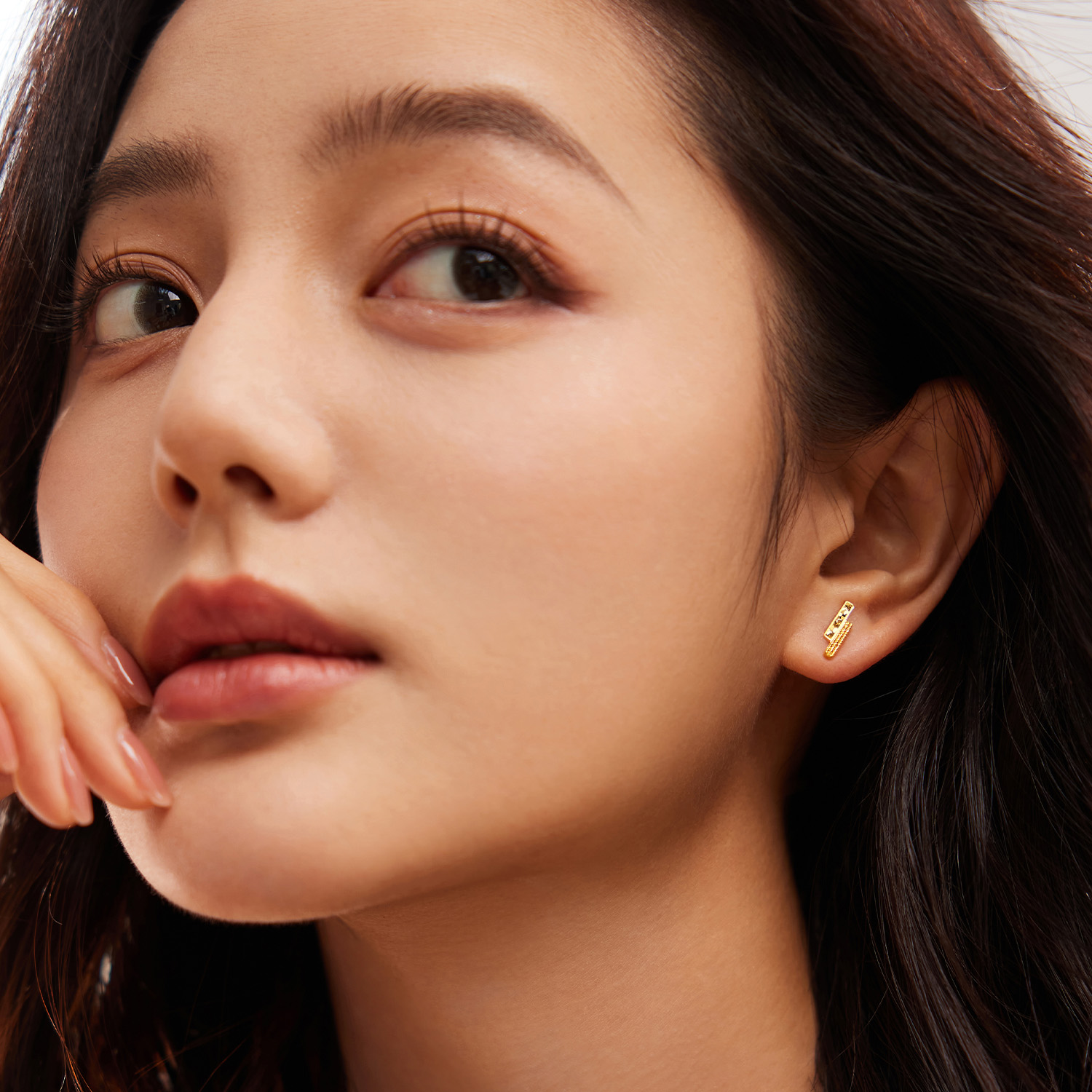 六福珠宝光影金小金条黄金耳钉耳环女5G碎碎冰耳饰计价GJG0217DS