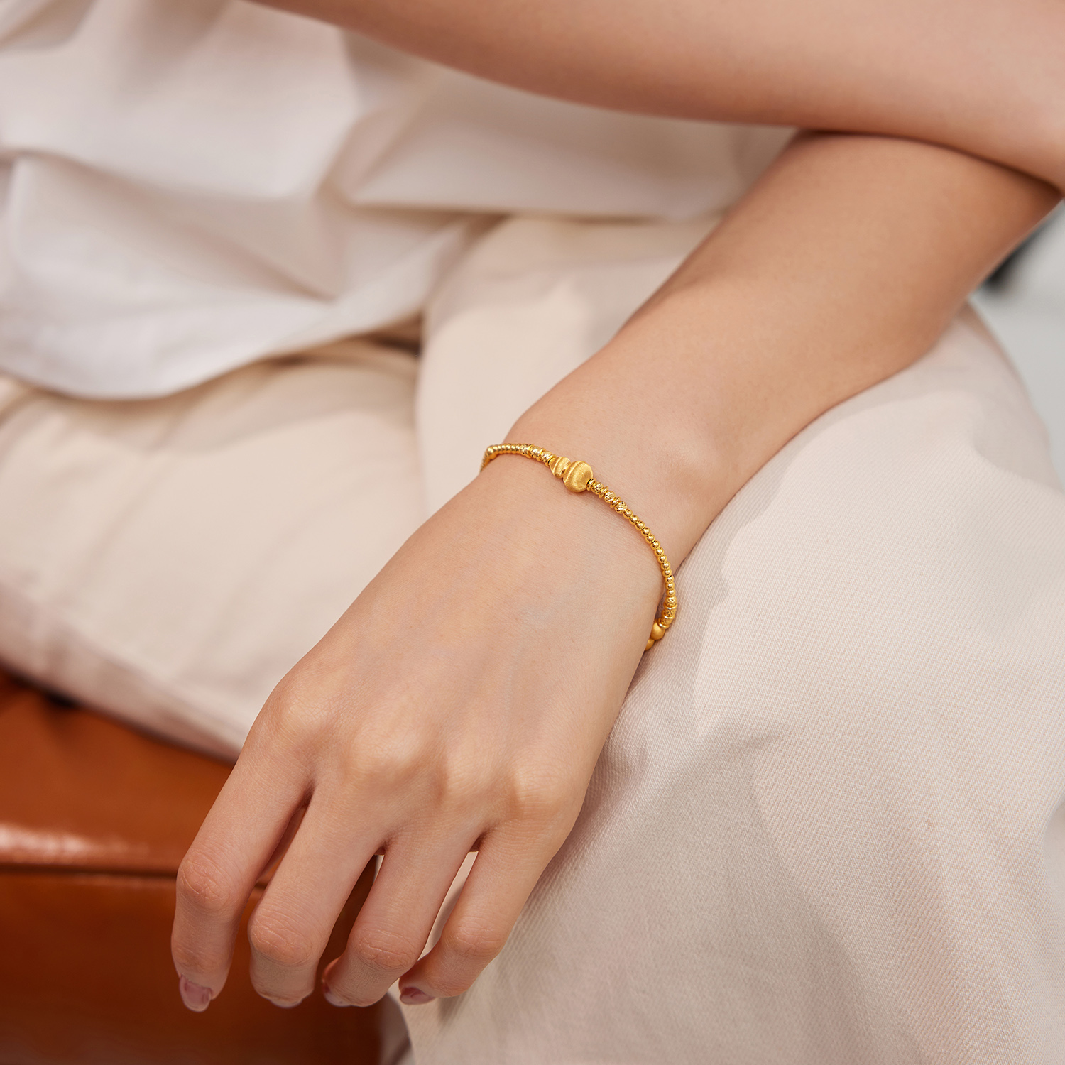 六福珠宝光影金葫芦黄金手链女足金手工拉丝金珠手串计价034949ba【视频看货】