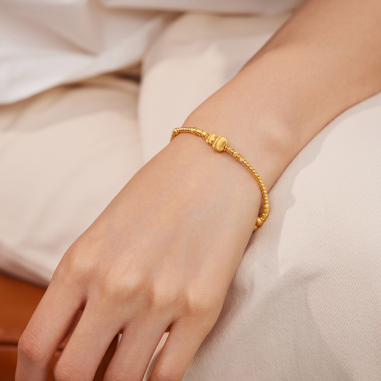 六福珠宝光影金葫芦黄金手链女足金手工拉丝金珠手串计价034949ba【视频看货】