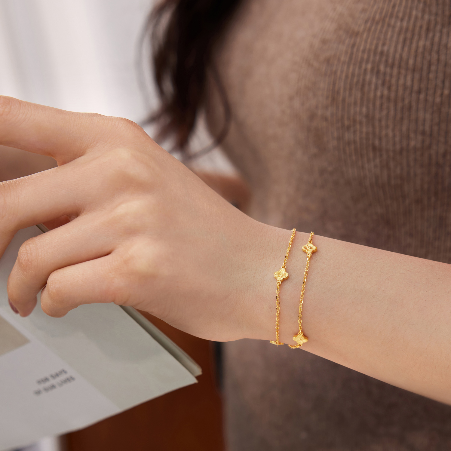 【店庆特惠】六福珠宝光影金爆闪四叶草黄金手链女5G足金双层手链计价034708ba