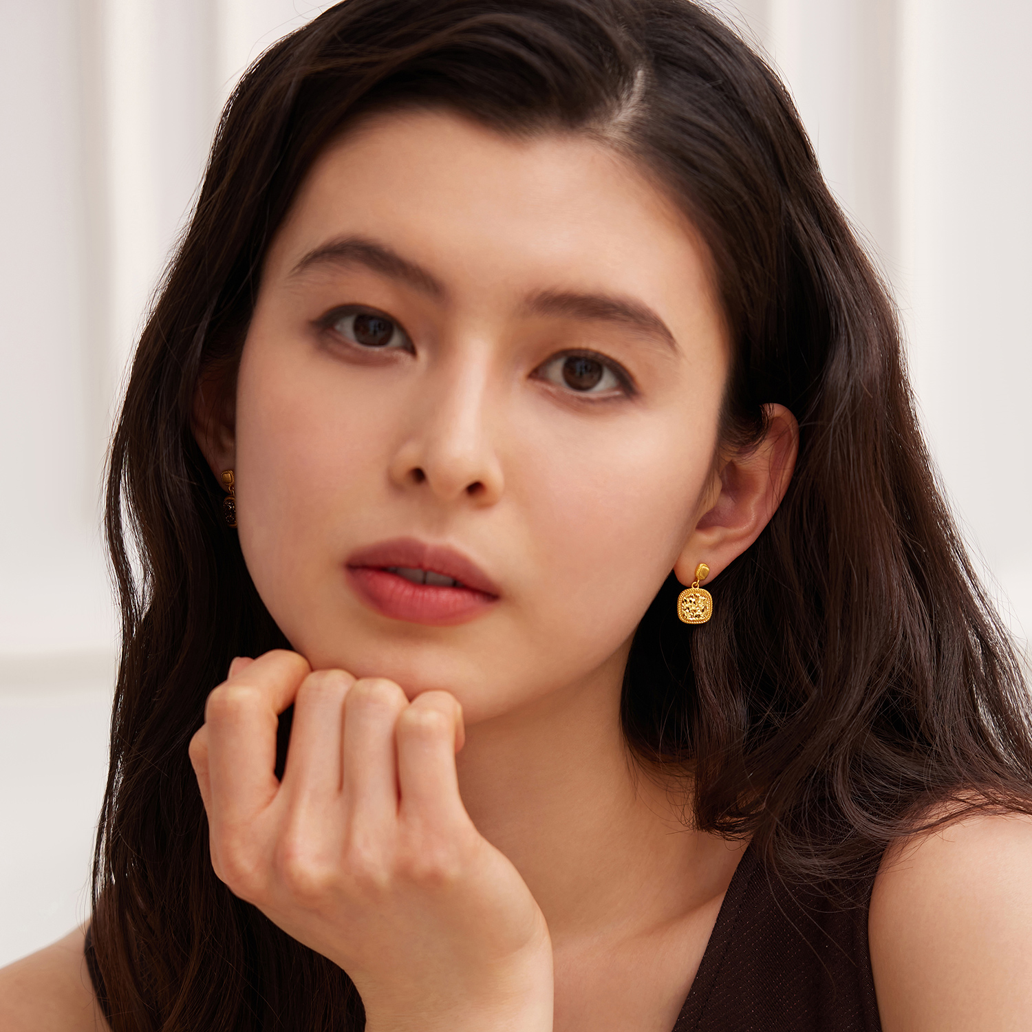 六福珠宝光影金冰糖碎碎冰黄金耳钉耳环女5G足金耳饰计价022018EA