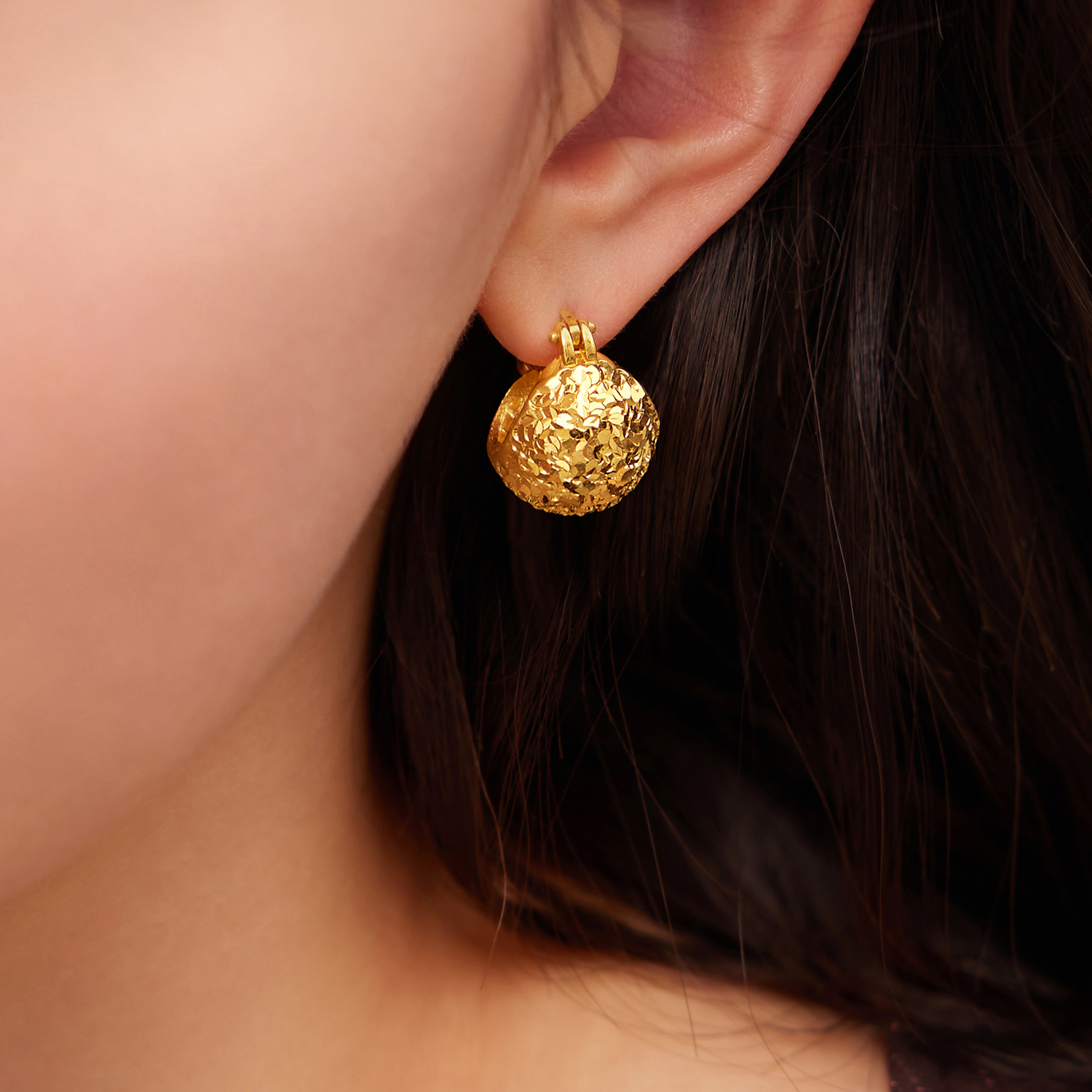 【店庆特惠】六福珠宝金缕流光碎碎冰黄金耳环女5G足金半球形耳饰计价031900ea