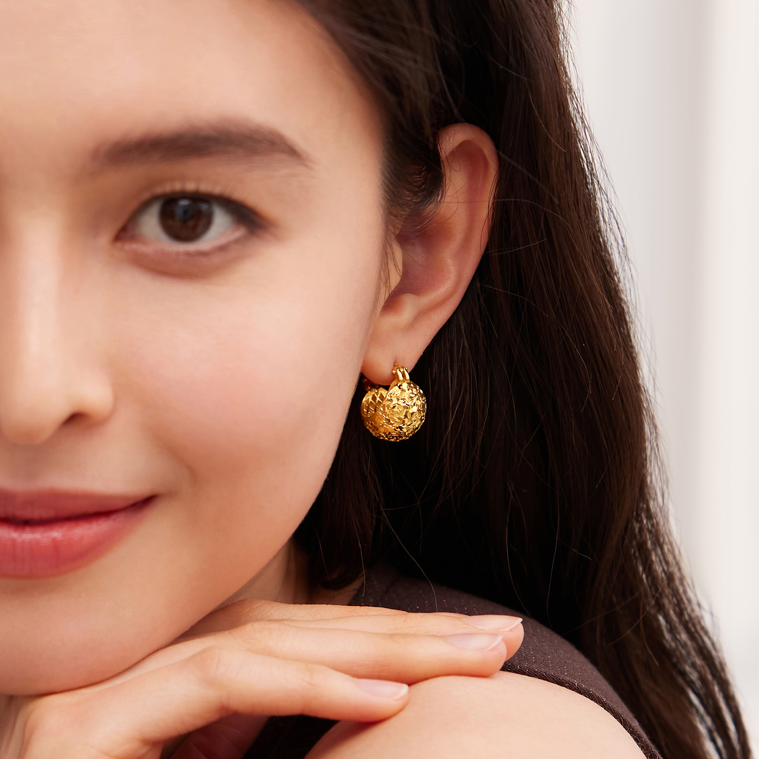 【店庆特惠】六福珠宝金缕流光碎碎冰黄金耳环女5G足金半球形耳饰计价031900ea