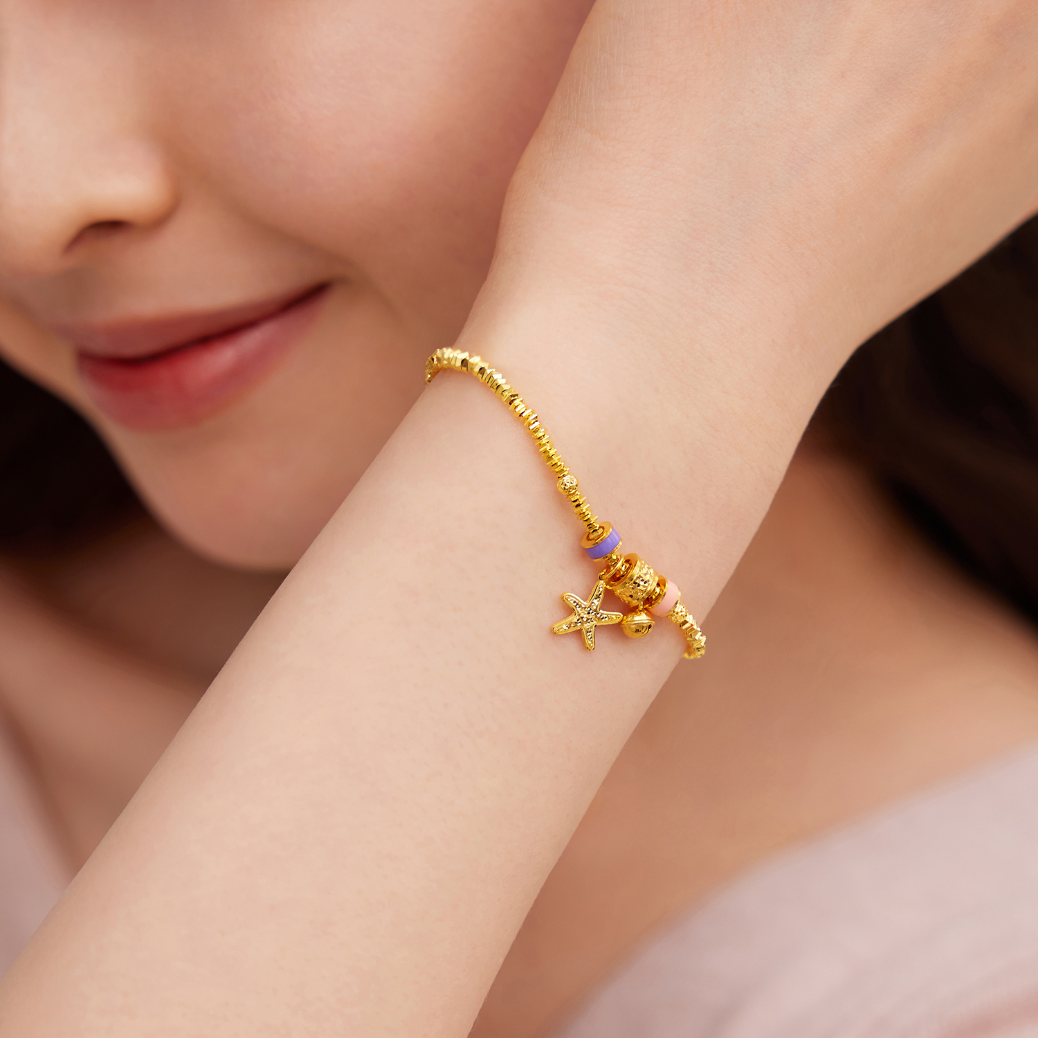 六福珠宝光影金海星黄金手链女鎏彩碎碎冰筒珠手串计价034636ba