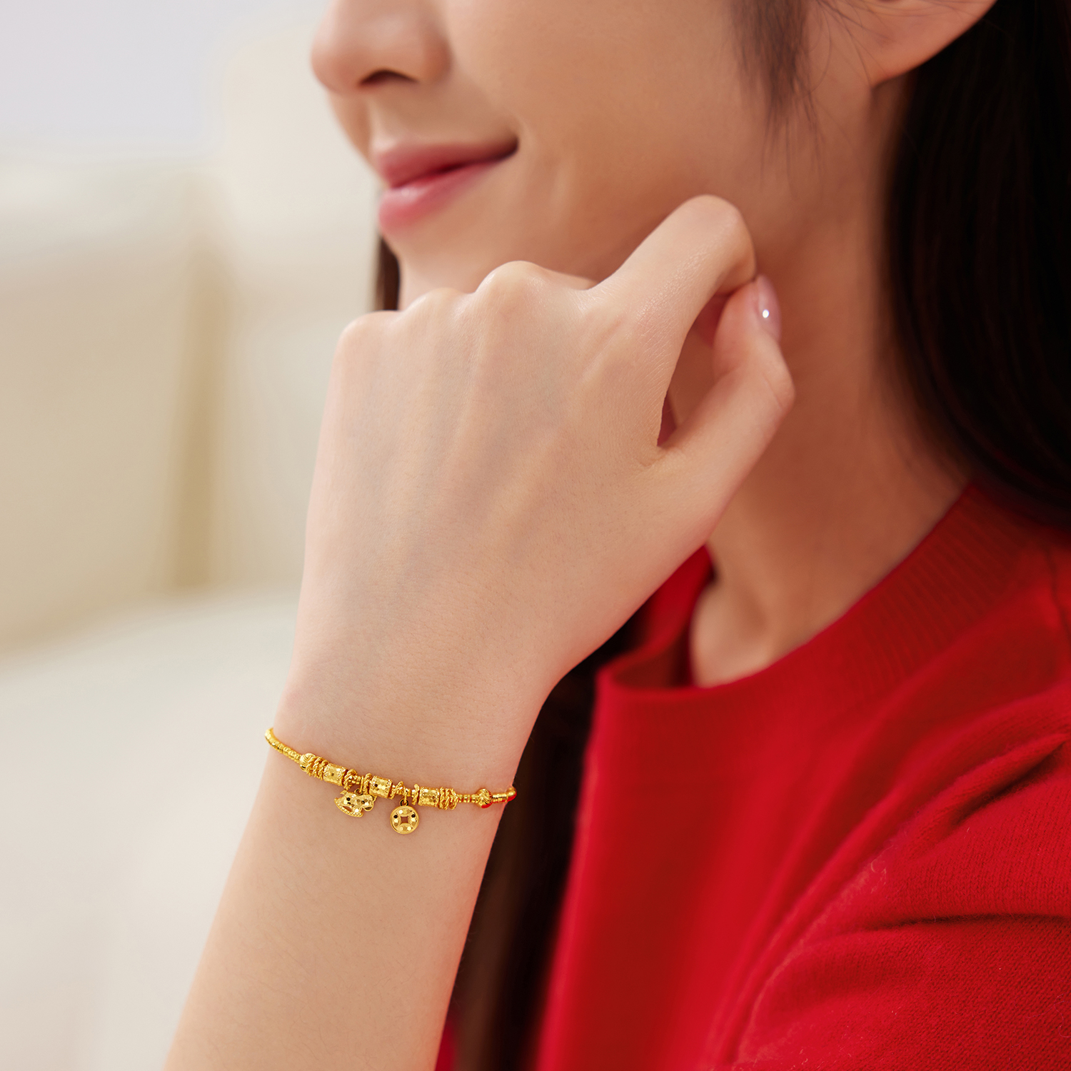 【店庆特惠】六福珠宝光影金马上有钱黄金手链女生肖马盘缠金手串计价036585ba【视频看货】