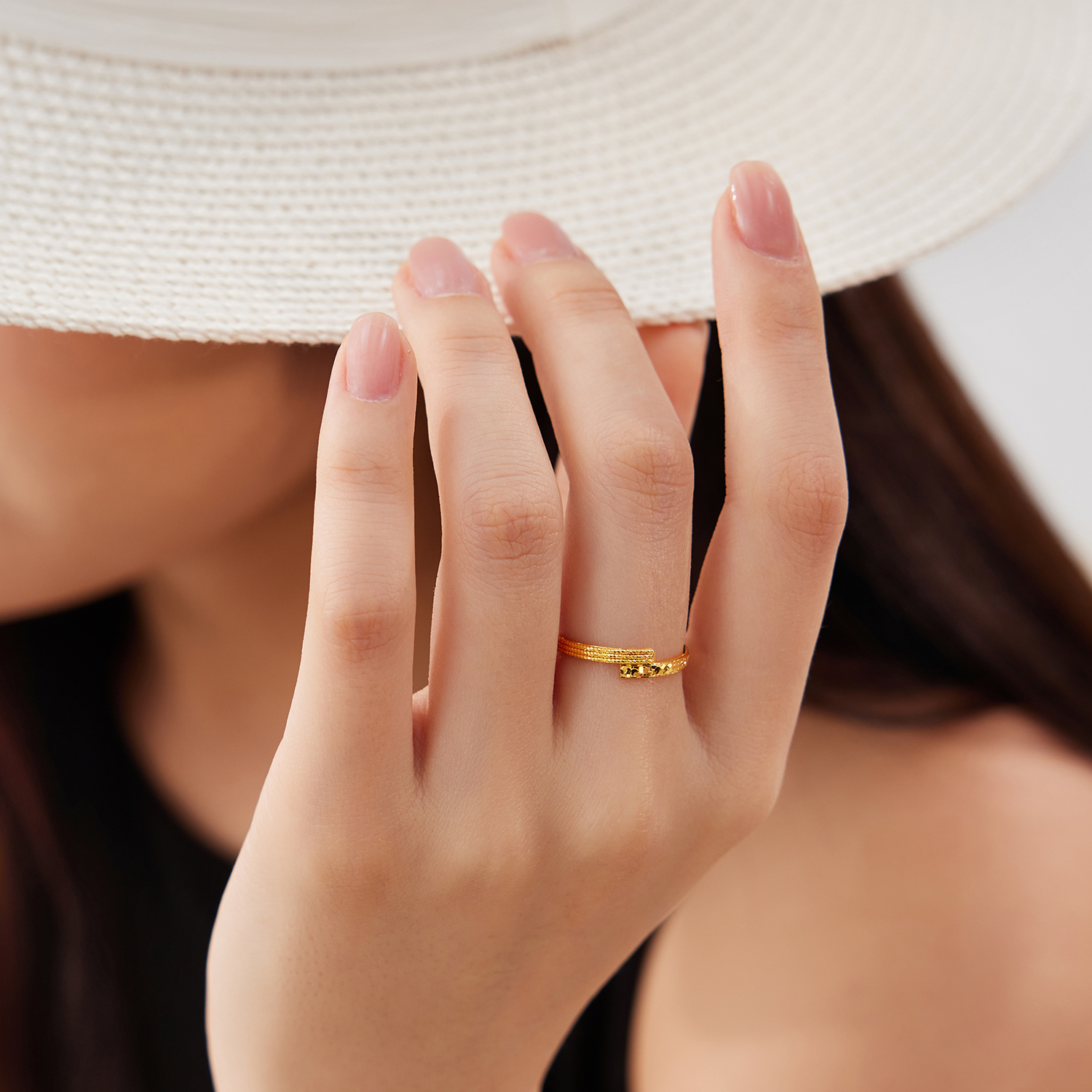 六福珠宝光影金幸福回旋黄金戒指女5G实心戒碎碎冰计价GJG0216DS