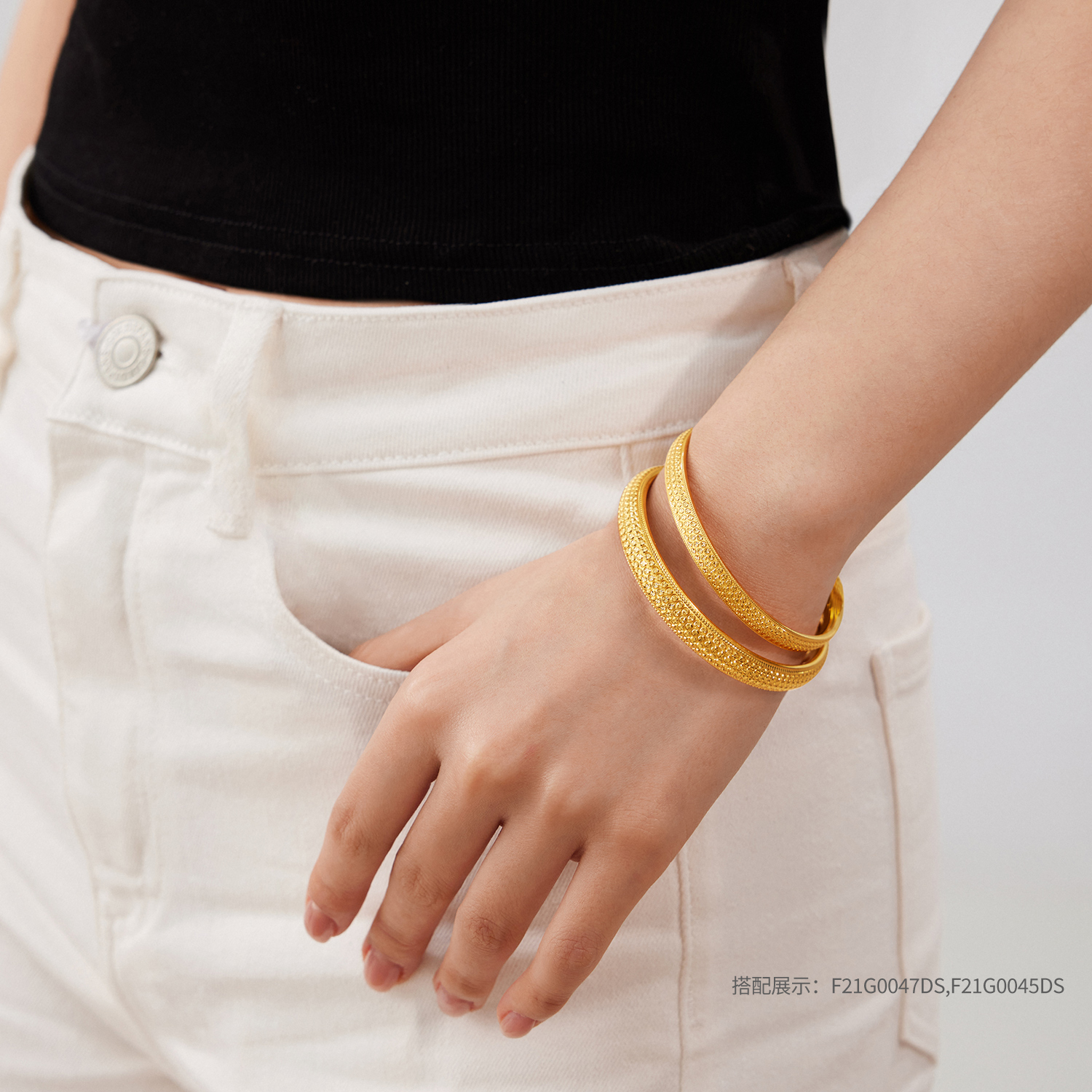 【店庆特惠】六福珠宝漫天星光黄金手镯女足金宽版泥鳅背金镯子计价F21G0047DS