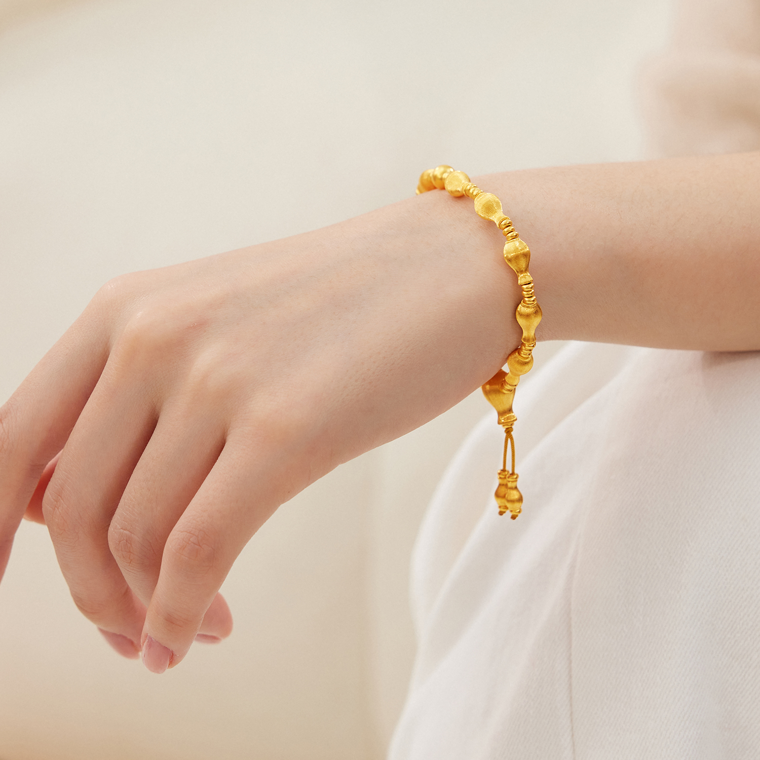 六福珠宝福满传家福慧宝瓶黄金手链手工拉丝手串珠计价G39G0037DS【1V1直播看货】