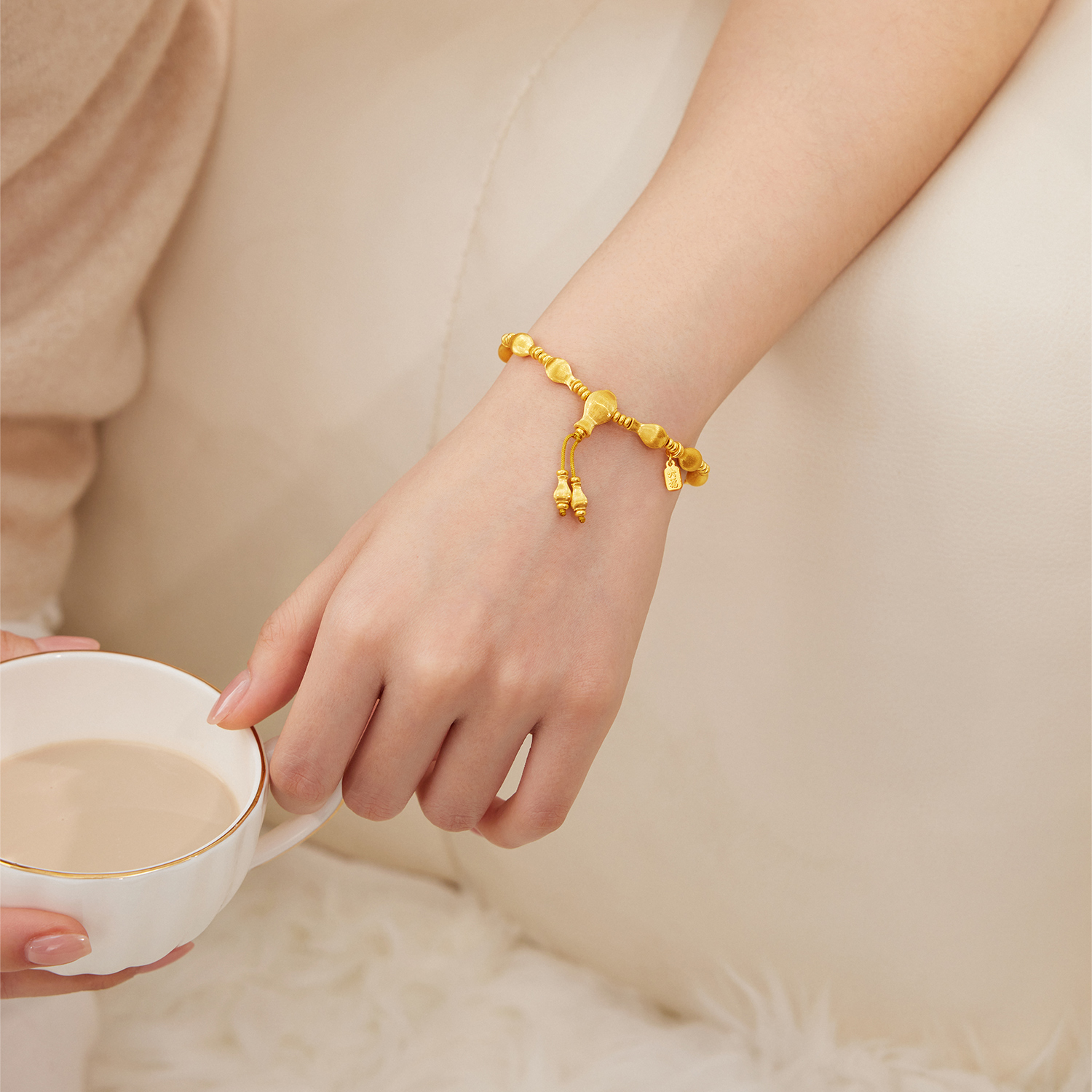 六福珠宝福满传家福慧宝瓶黄金手链手工拉丝手串珠计价G39G0037DS【1V1直播看货】